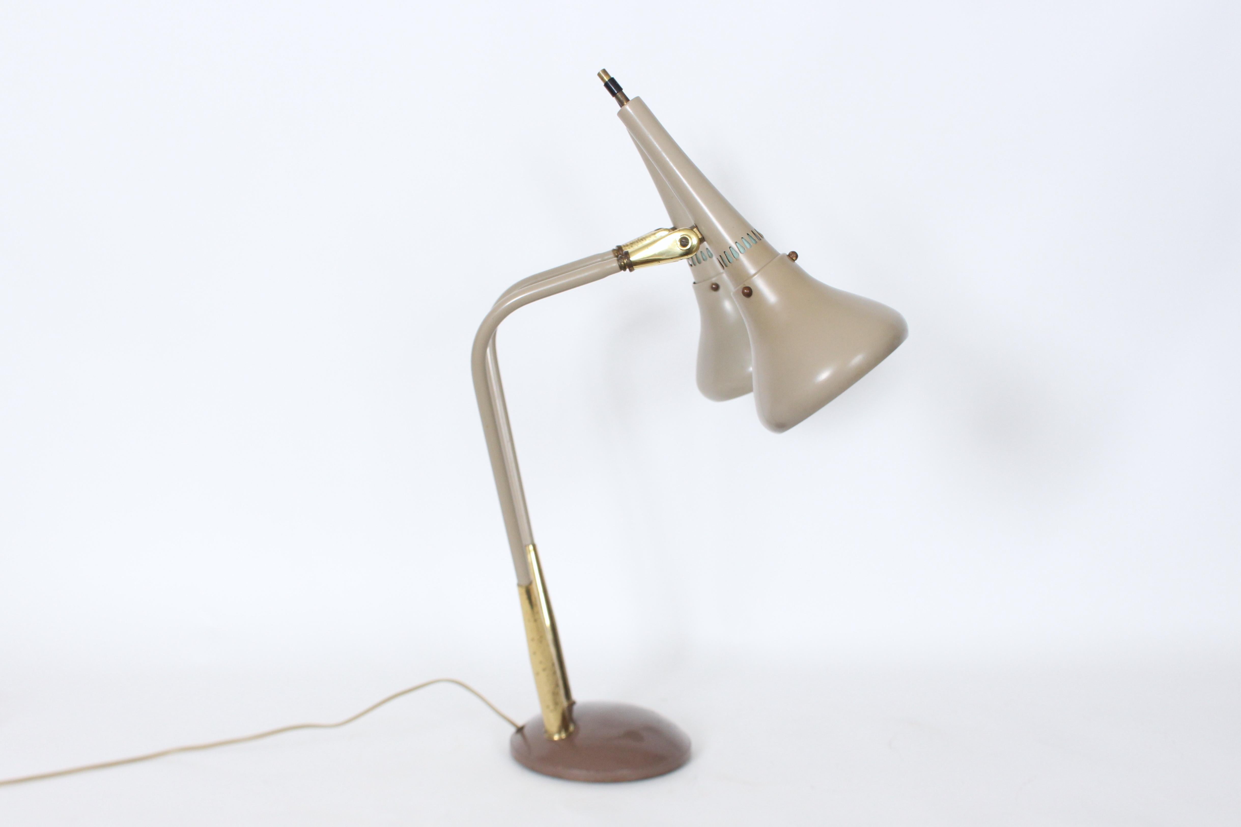 Lampada da scrivania a doppio cono in ottone e smalto grigio di Gerald Thurston, CIRCA 1960 In condizioni buone in vendita a Bainbridge, NY
