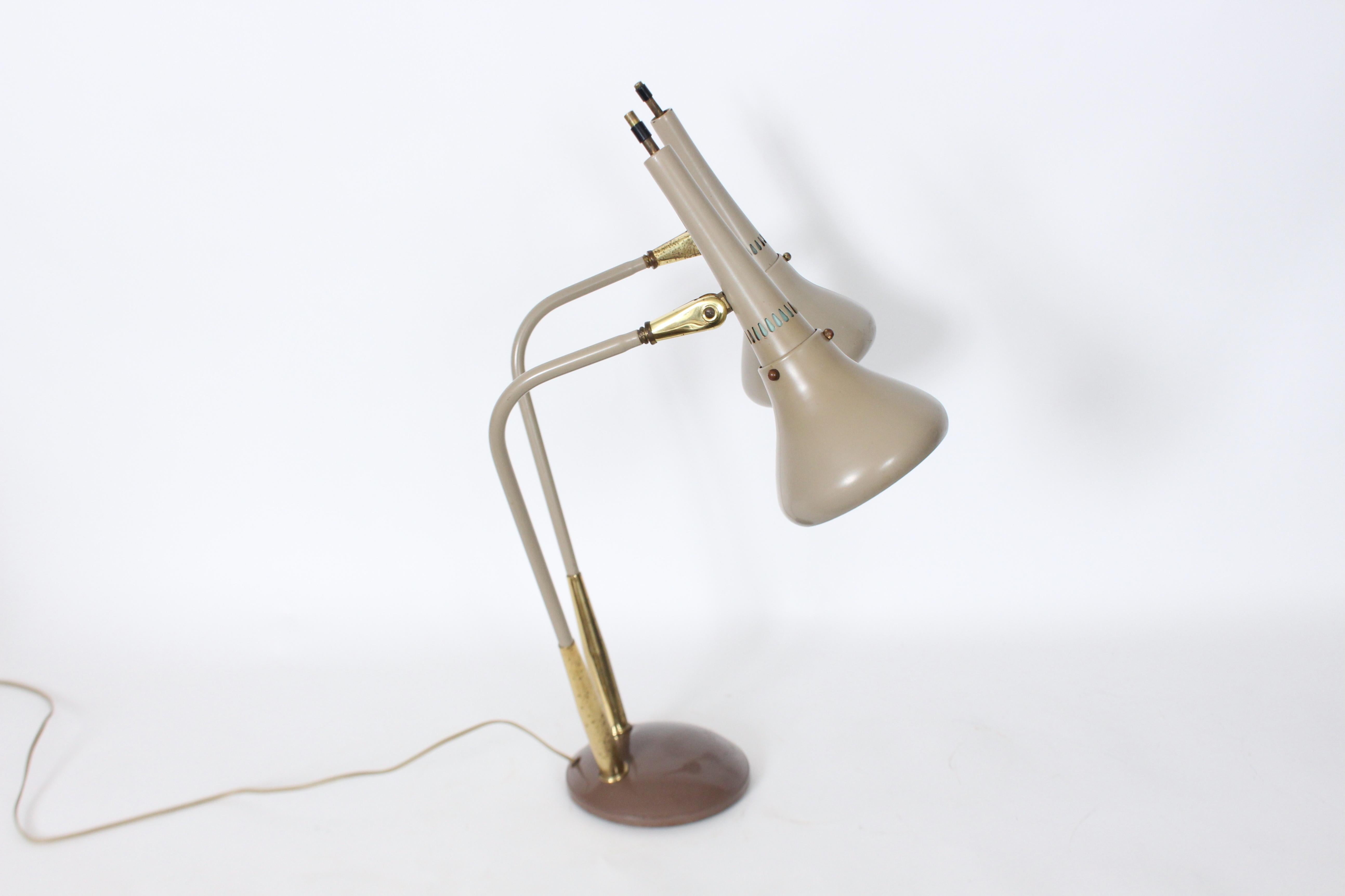 Metà XX secolo Lampada da scrivania a doppio cono in ottone e smalto grigio di Gerald Thurston, CIRCA 1960 in vendita