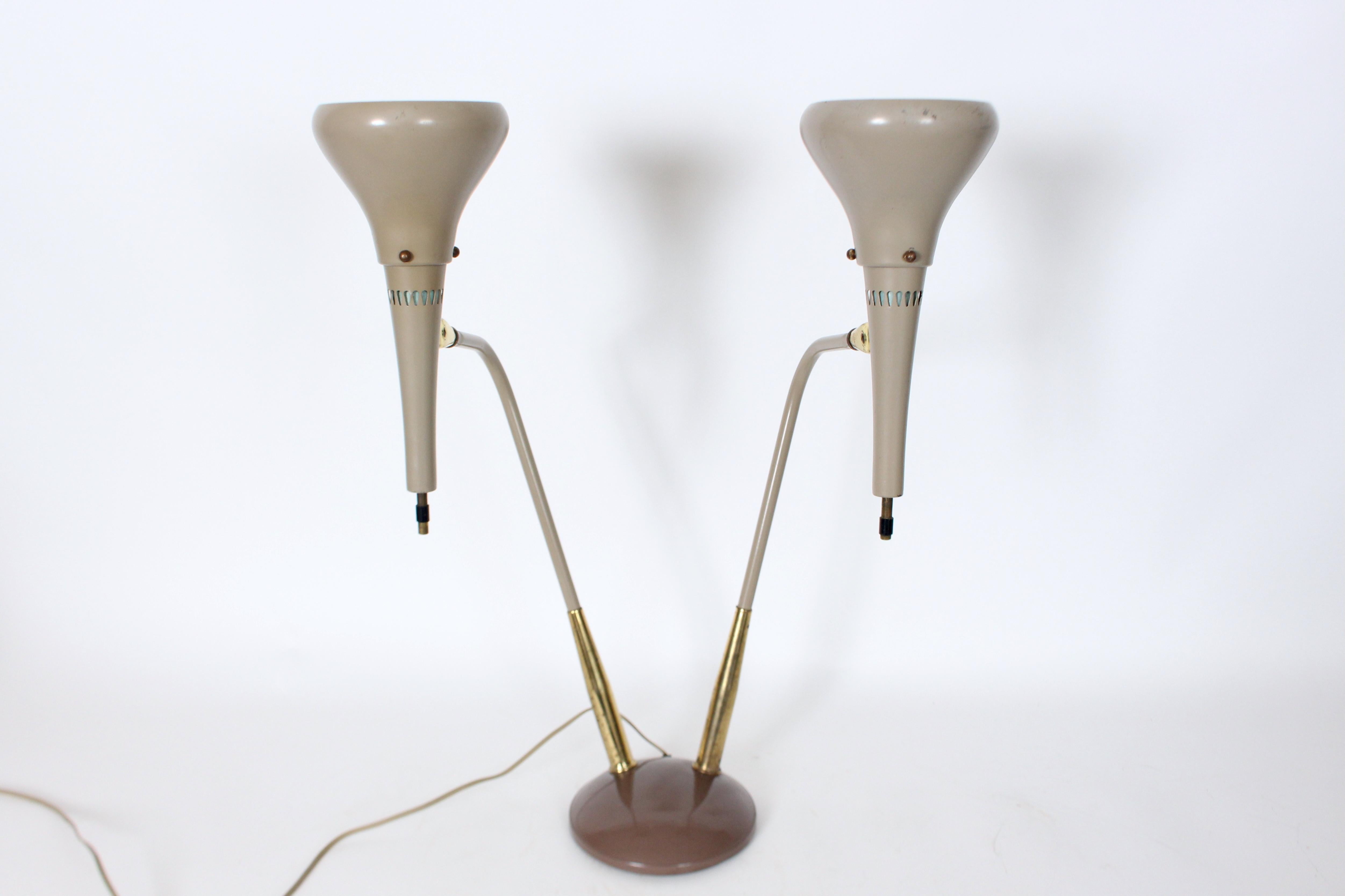 Ottone Lampada da scrivania a doppio cono in ottone e smalto grigio di Gerald Thurston, CIRCA 1960 in vendita
