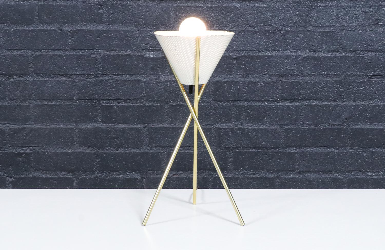 Mid-Century Modern Gerald Thurston lampe de table tripode en laiton pour Lightolier en vente