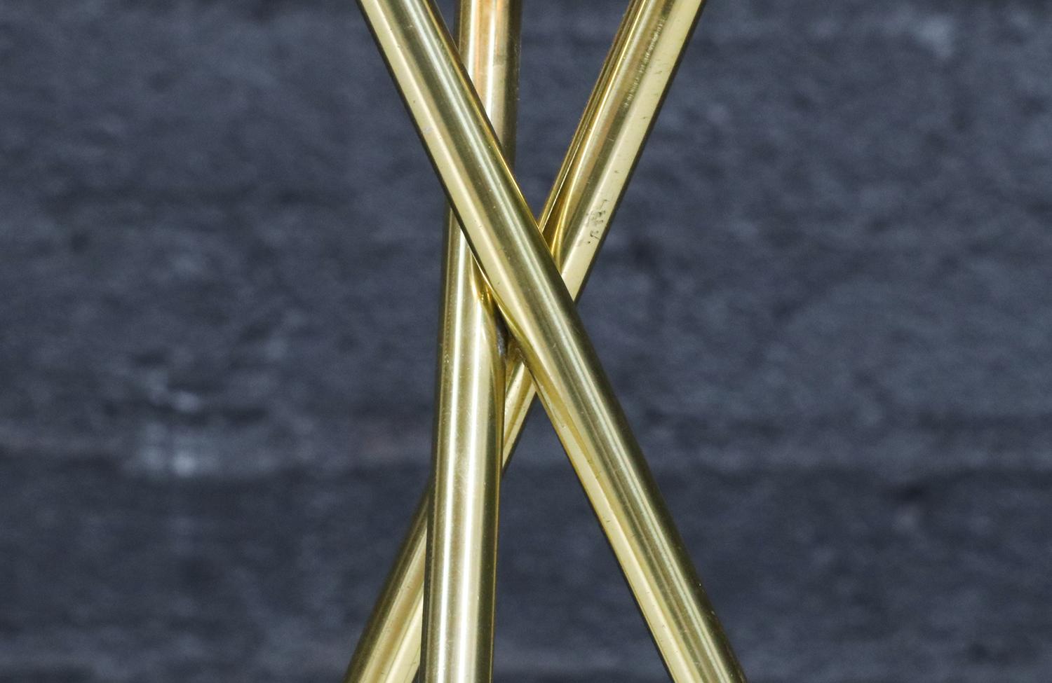 Métal Gerald Thurston lampe de table tripode en laiton pour Lightolier en vente