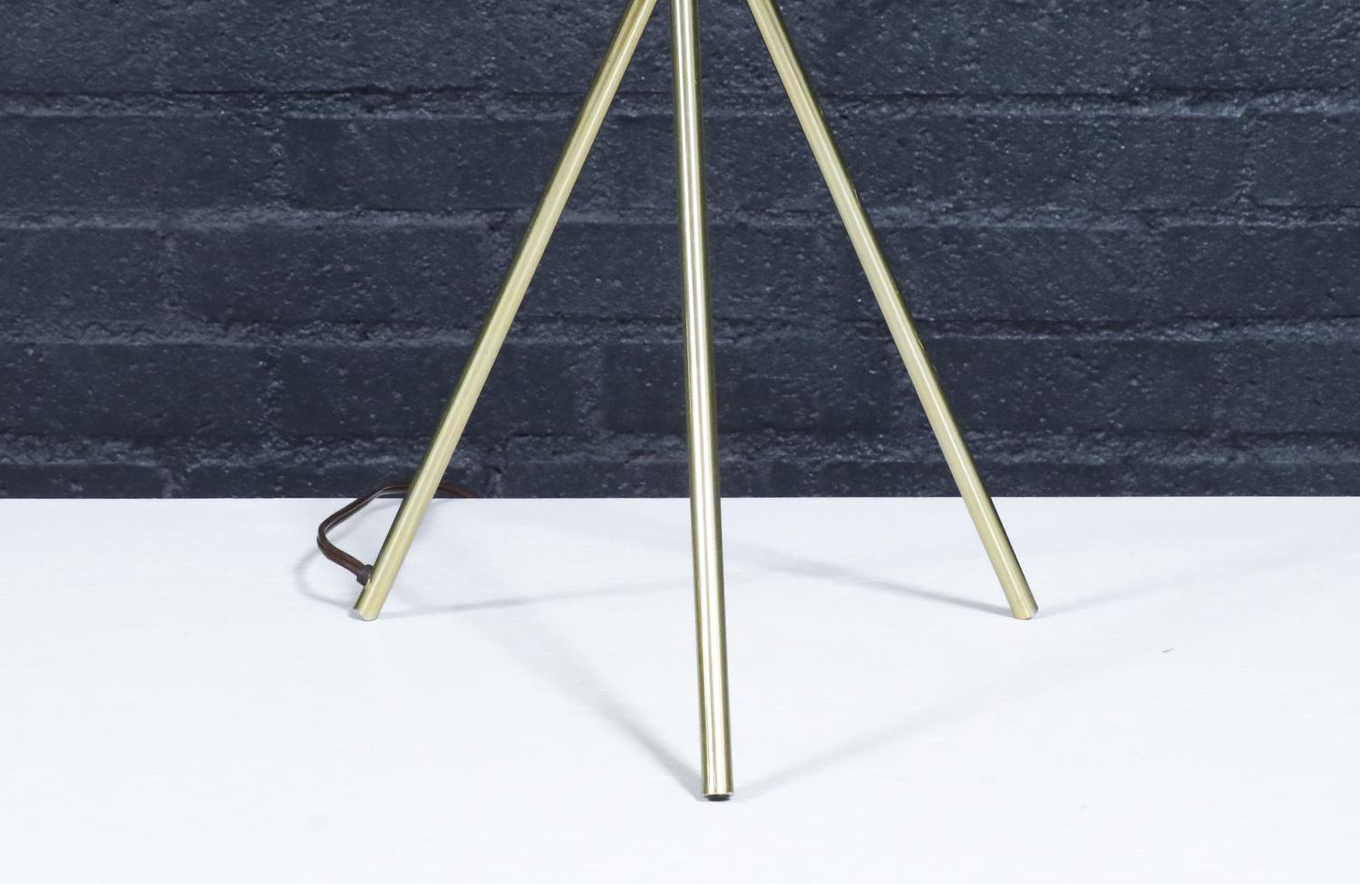 Gerald Thurston lampe de table tripode en laiton pour Lightolier en vente 1