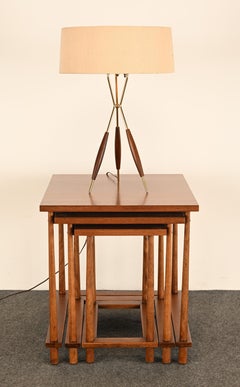 Lampe de table tripode en noyer et laiton Gerald Thurston pour Lightolier, États-Unis, années 1950