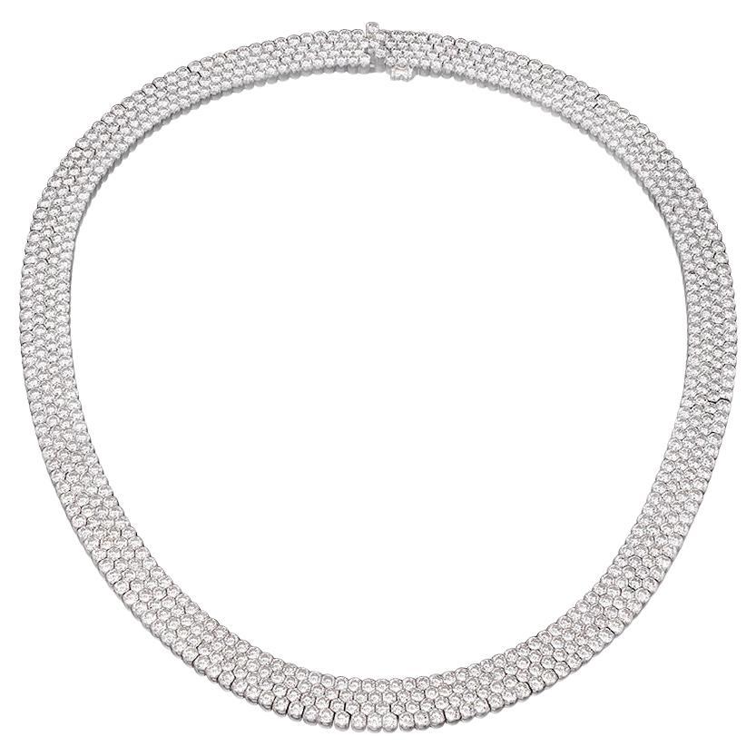 Geraldo Collier à monture invisible en or blanc à 4 rangées de diamants de 57,10 carats