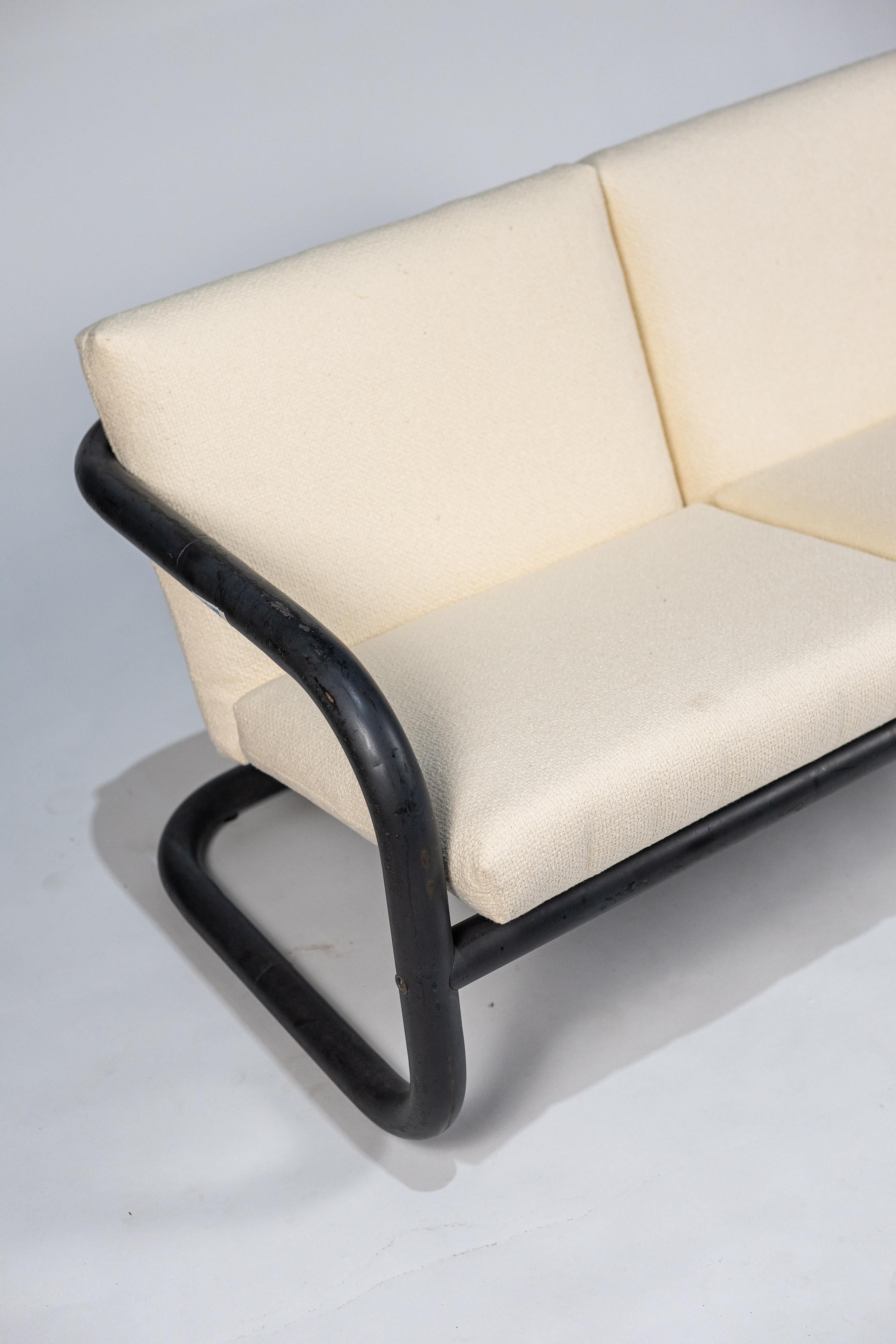 Mid-Century Modern Geraldo de Barros, 2-seater metal and upholstery sofa, c. 1970 For Sale