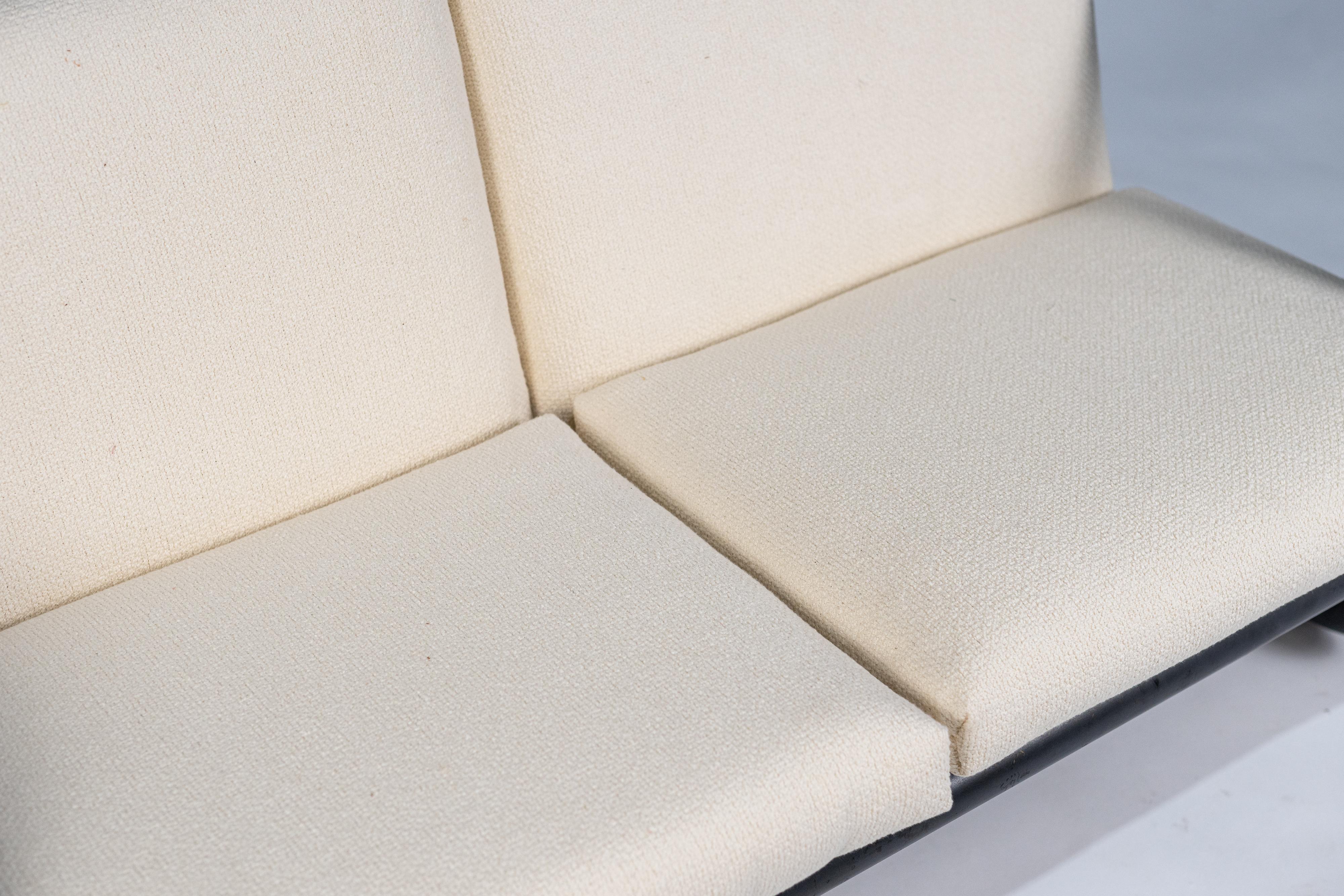 Brazilian Geraldo de Barros, 2-seater metal and upholstery sofa, c. 1970 For Sale