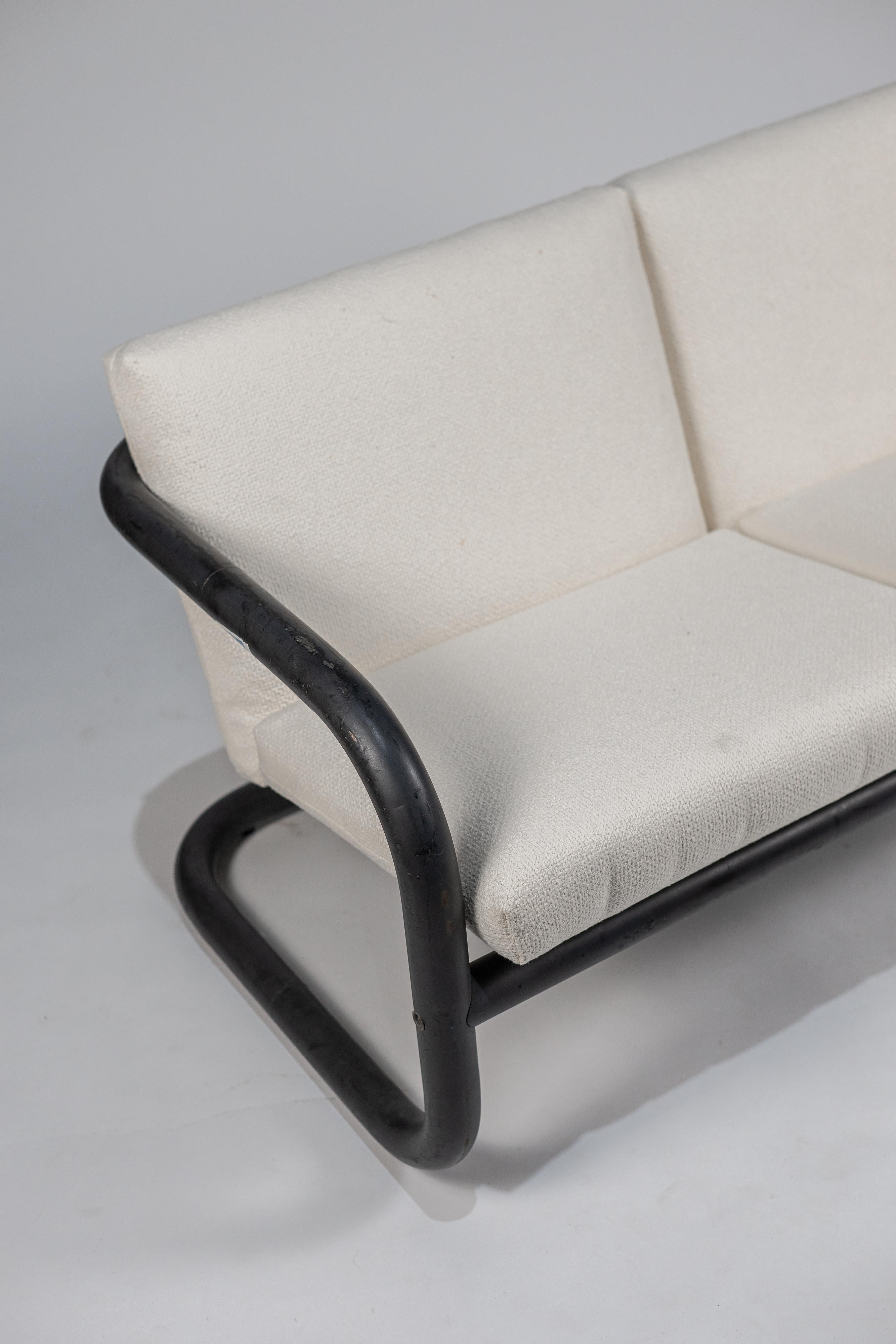Geraldo de Barros, 2-seater metal and upholstery sofa, c. 1970 In Good Condition For Sale In PARIS, FR