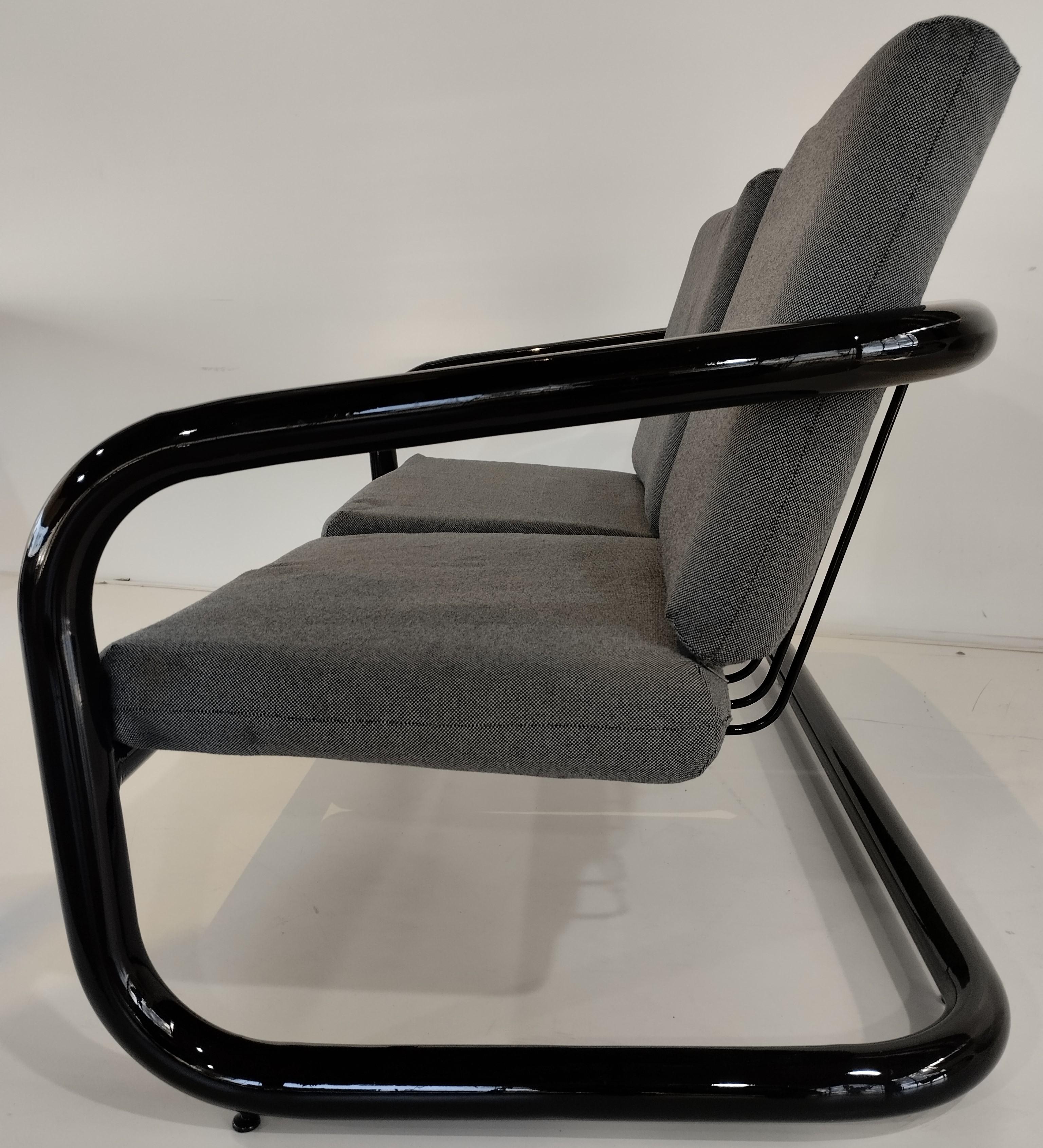 Geraldo de Barros, 2-Sitzer-Sofa von  Metallrohr, 1970er-Jahre (Ende des 20. Jahrhunderts) im Angebot