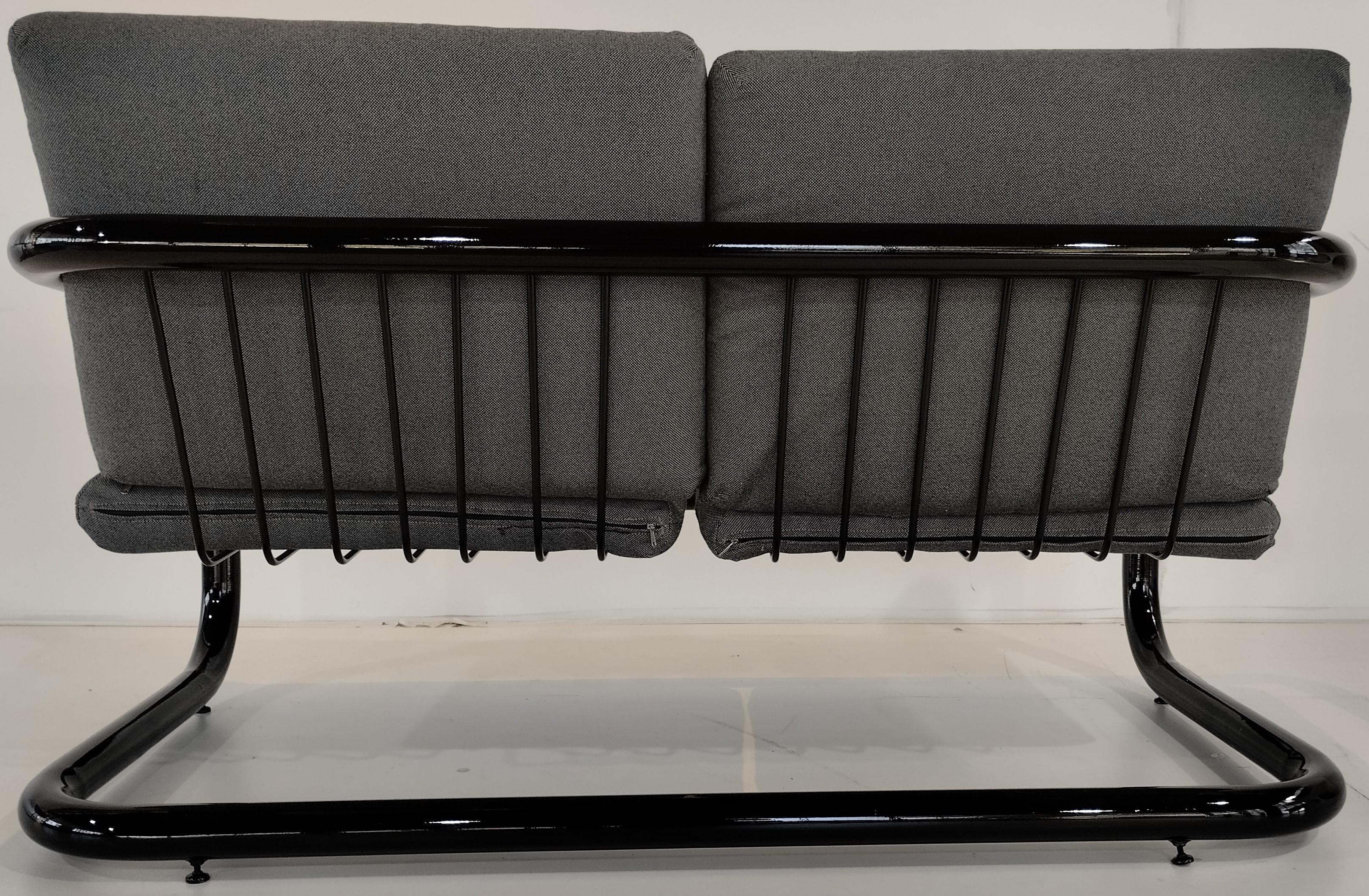 Late 20th Century Geraldo de Barros, 2-seater sofa of  tubular metal, 1970s For Sale