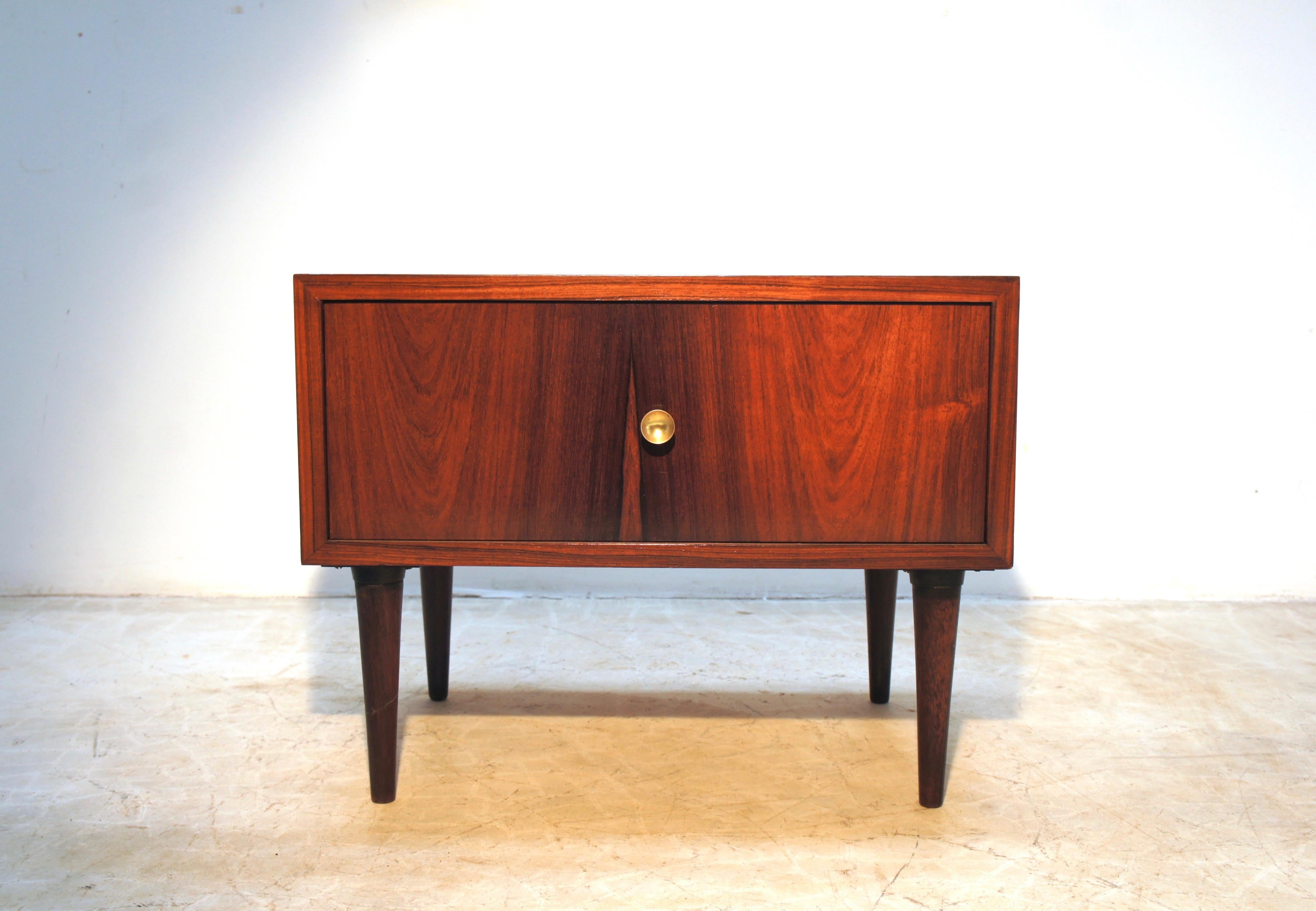 Geraldo de Barros for Unilabor. Pair of side tables with drawers. Rosewood finishing, solid rosewood feet. Geraldo de Barros is an important name of the Brazilian modern art and the brazilian modern photography. He also contributed for Brazilian