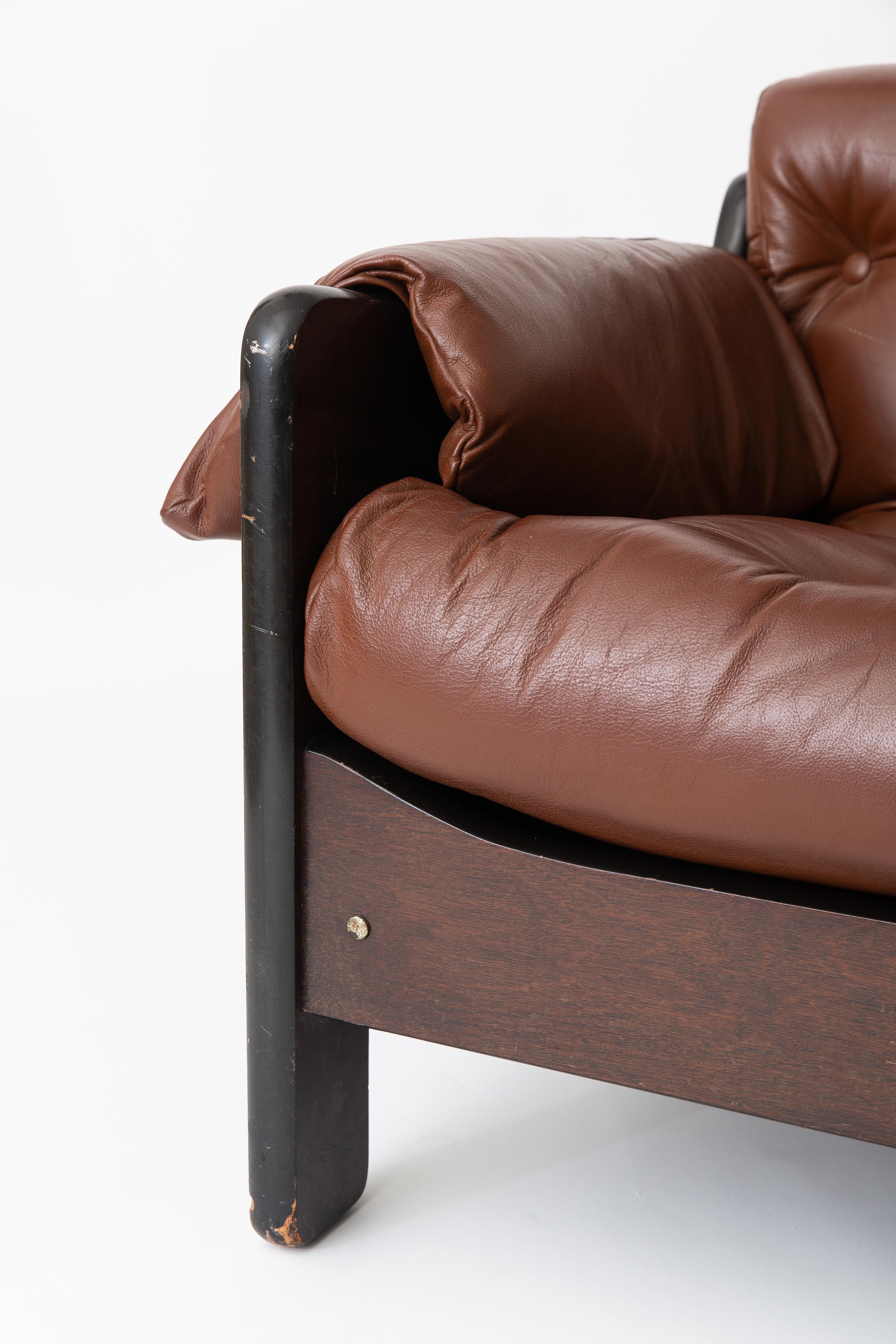 Brazilian Geraldo De Barros leather armchairs For Sale