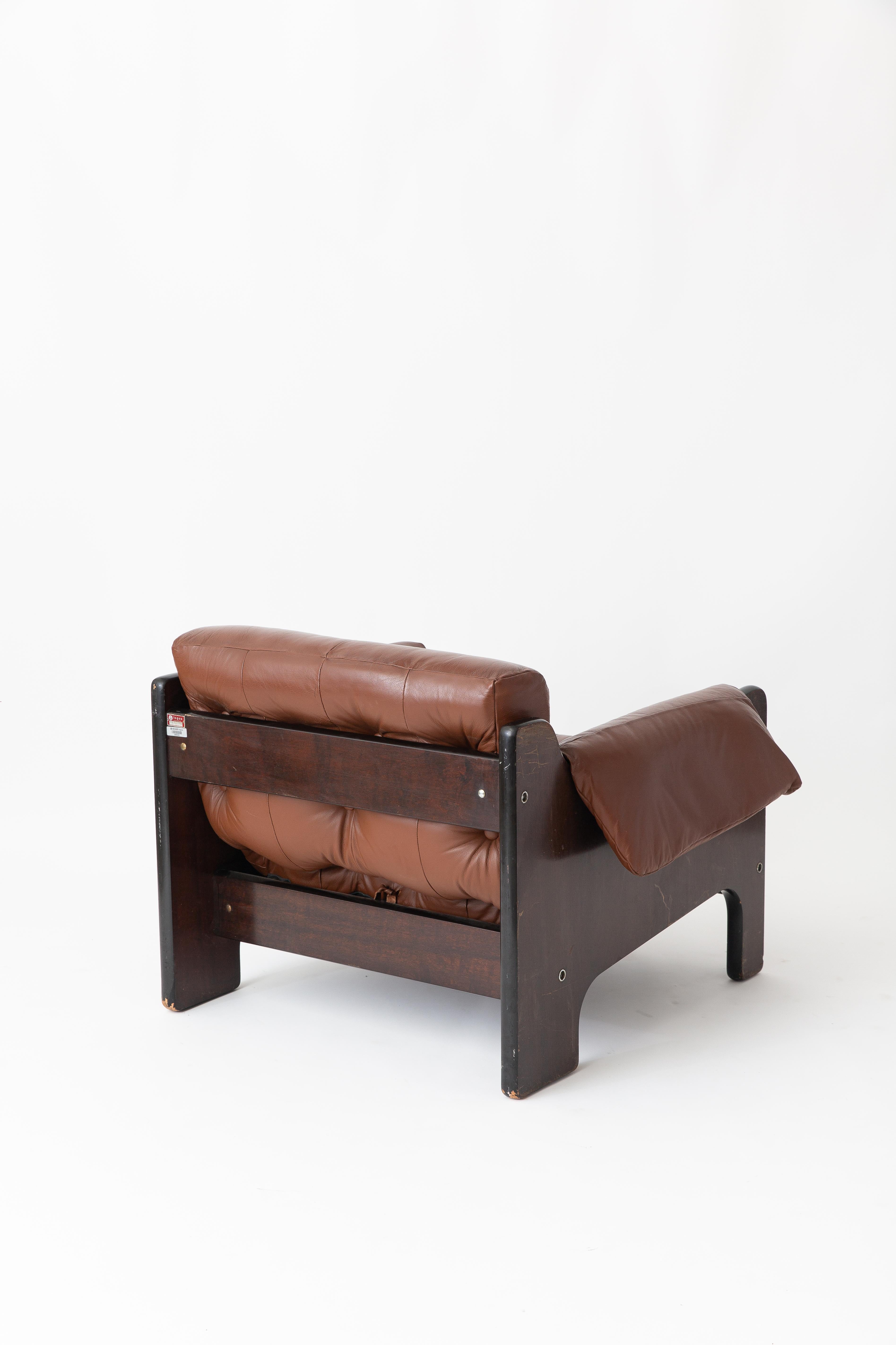 Geraldo De Barros leather armchairs In Good Condition For Sale In Washington, DC