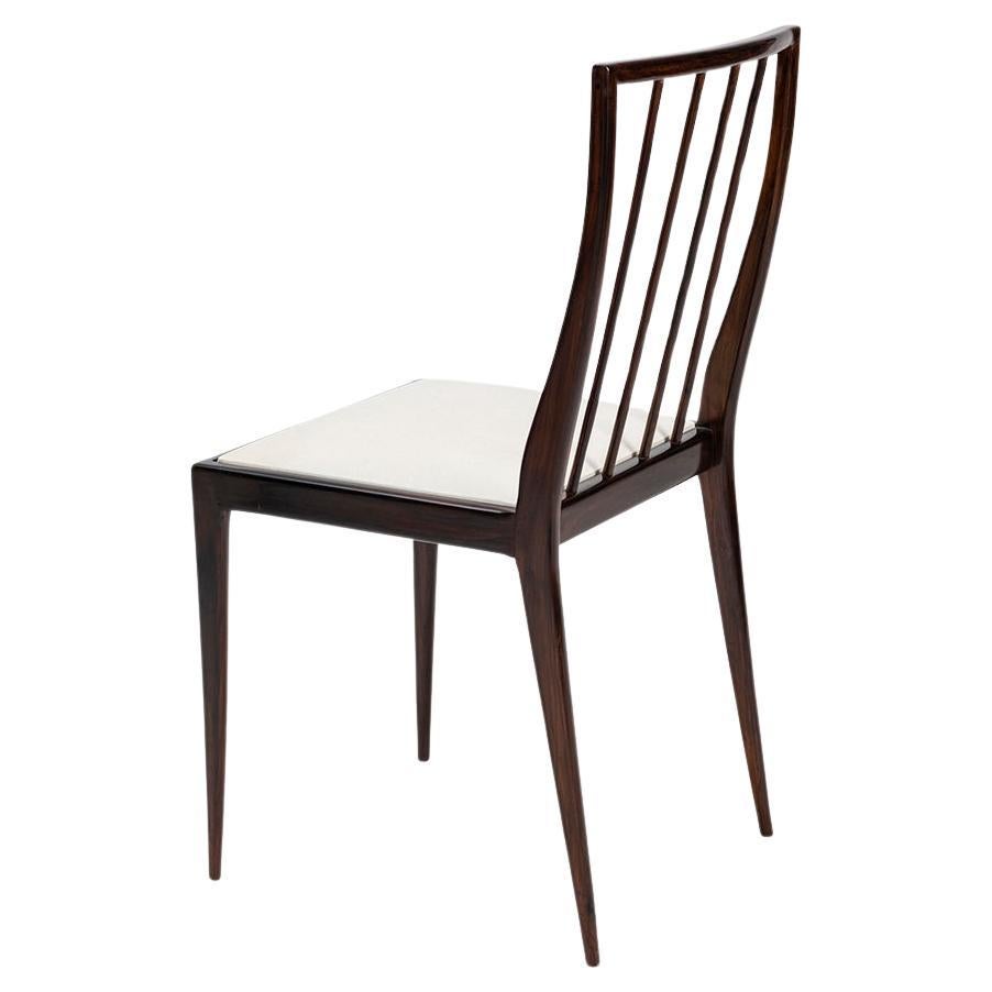 Geraldo de Barros 
Paar Sessel, um 1960  
Massivholz und Stoff  
Abmessungen: 42 x 39 x 84,5 cm (H)

Dieses außergewöhnliche Sesselpaar, entworfen von Geraldo de Barros in den 1960er Jahren, ist ein Beispiel für den innovativen Geist des