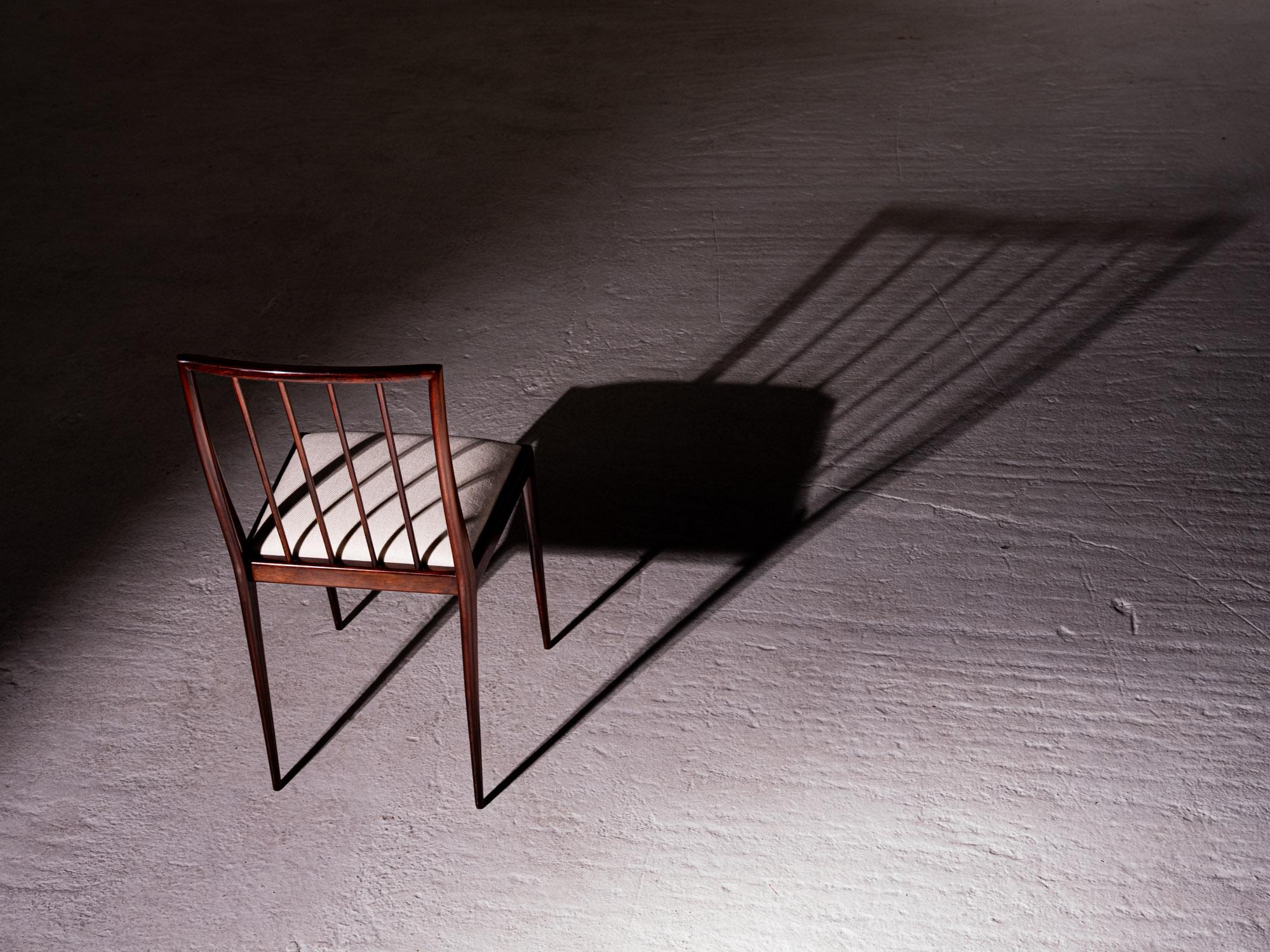 Brasiliano Geraldo de Barros. Pair of chaises, Solid wood and fabric. c. 1960 in vendita