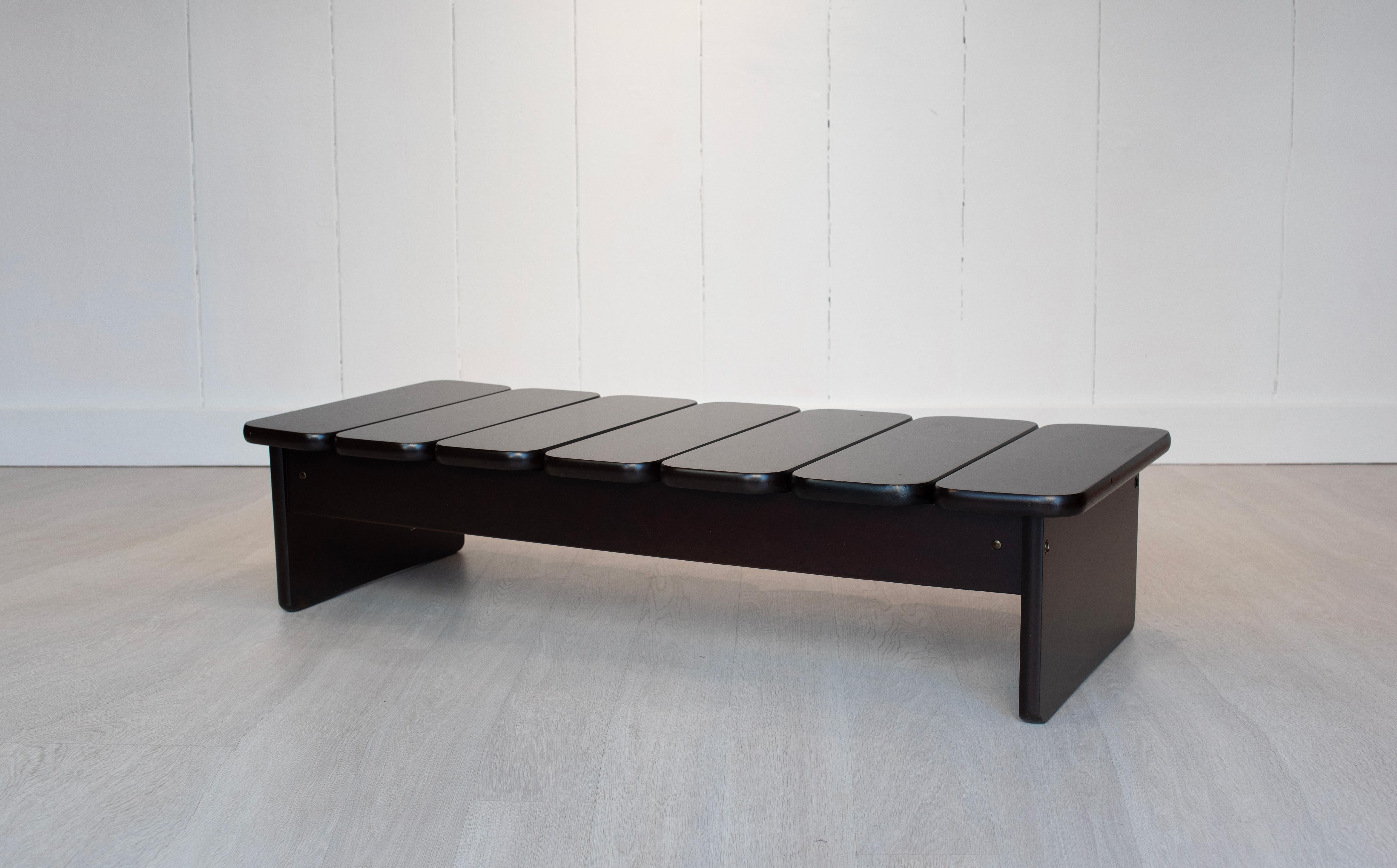 This solid wood bench/coffee table by Geraldo de Barros for 