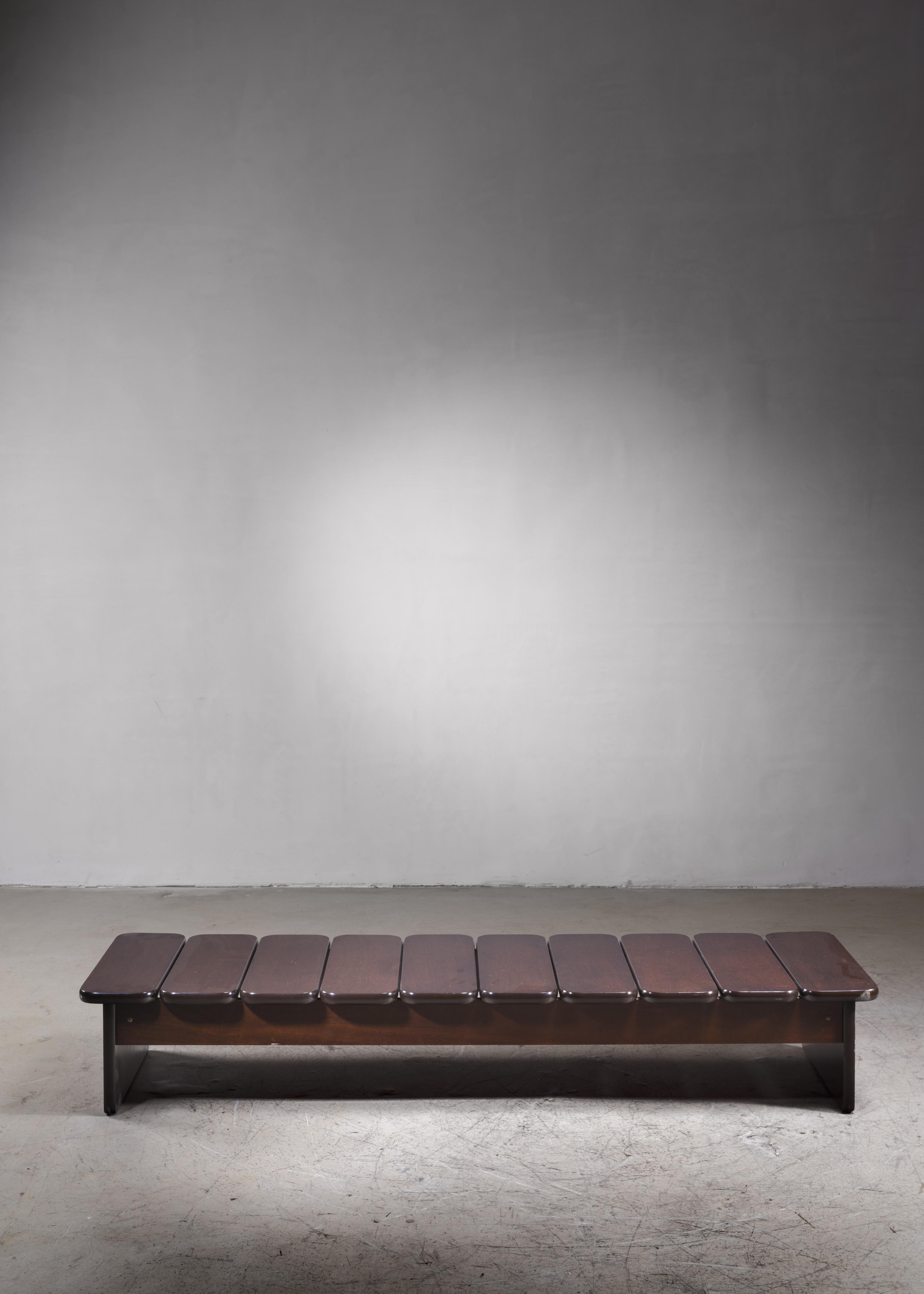 Mid-Century Modern Geraldo de Barros wooden bench, Brazil, 1960s For Sale