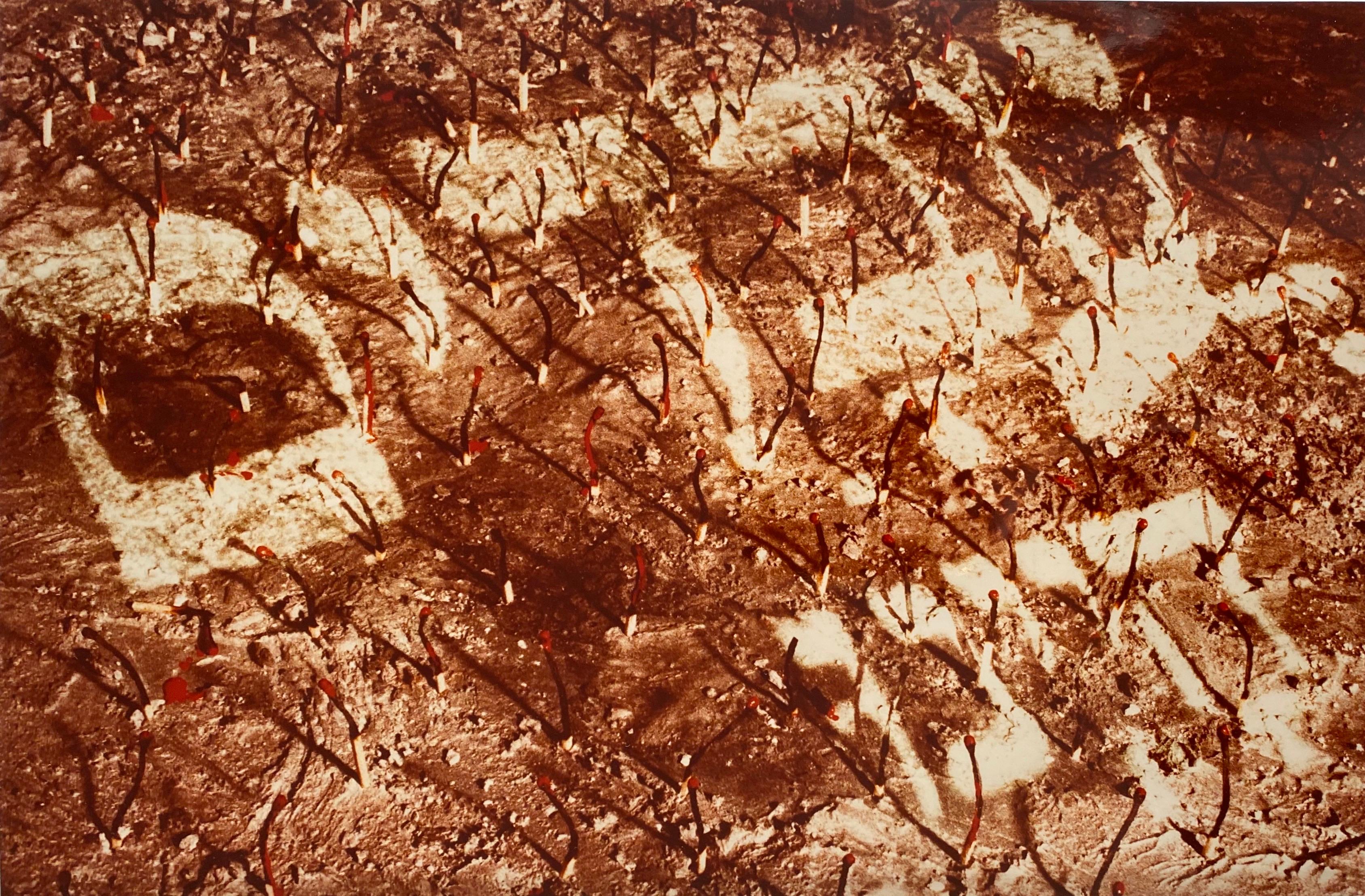 SLAVES WE WERE, 1982, fotografia a colori, firmata, datata e titolata a inchiostro, numerata 3/50, foglio 12 x 16". Firmato a mano, titolato e con il numero di edizione sul recto.
Gerard Allon, fotografo, nato nel 1949 a Casablanca, Marocco.