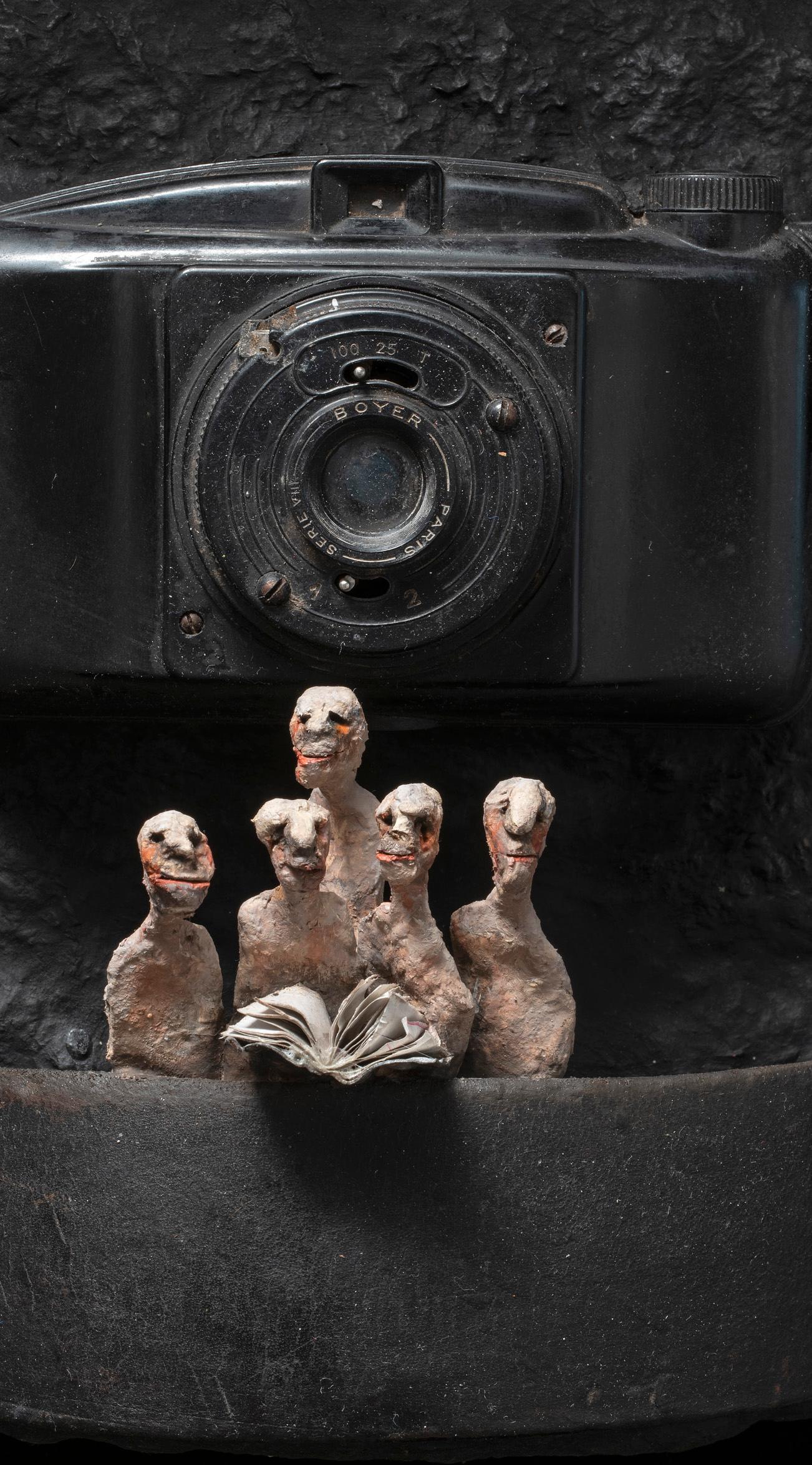 Wandskulptur der Art brut: „Big Brother“ im Angebot 2