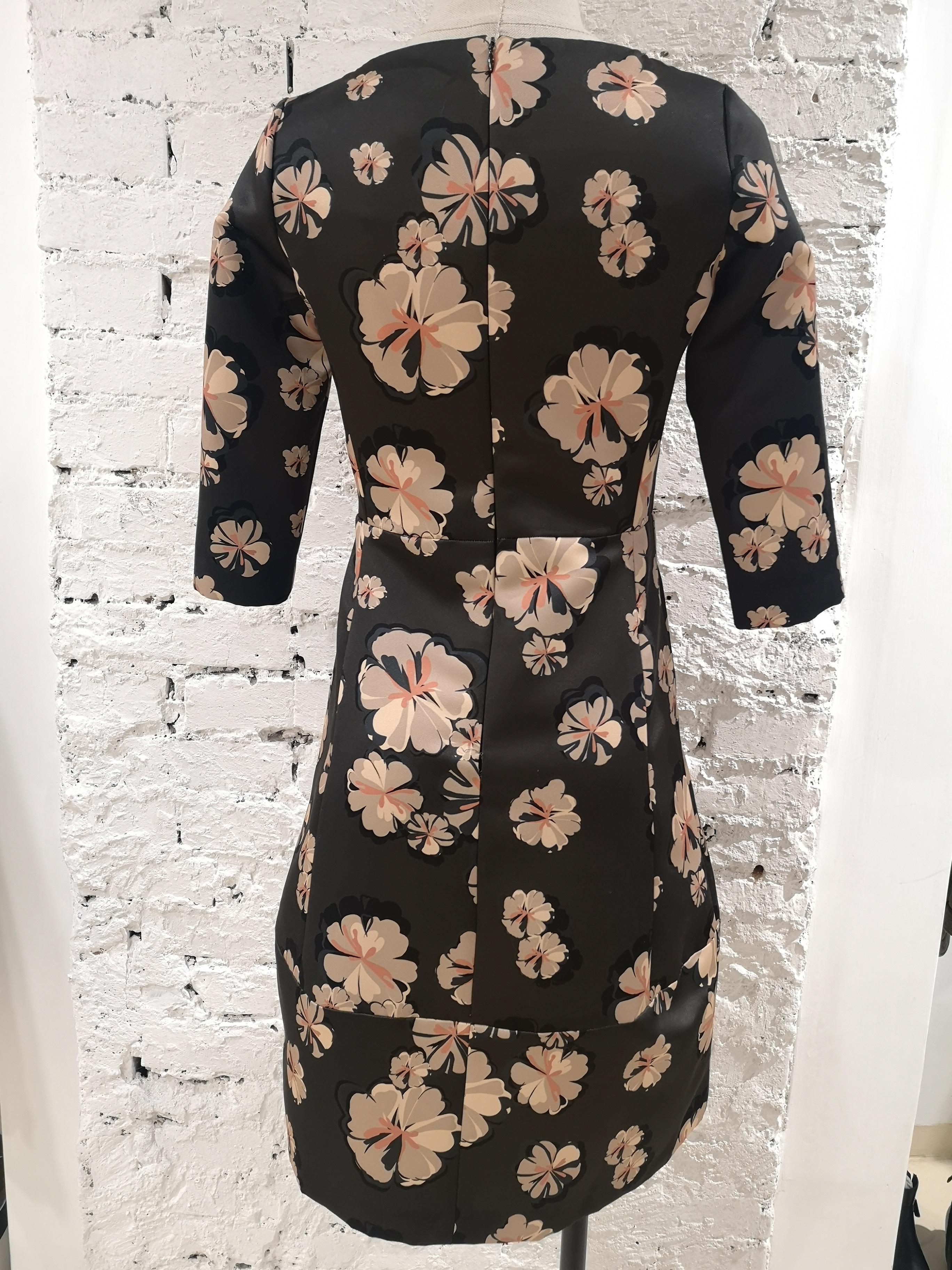 Vestido de flores Gerard Darel
totalmente made in france en talla 34 FR 
