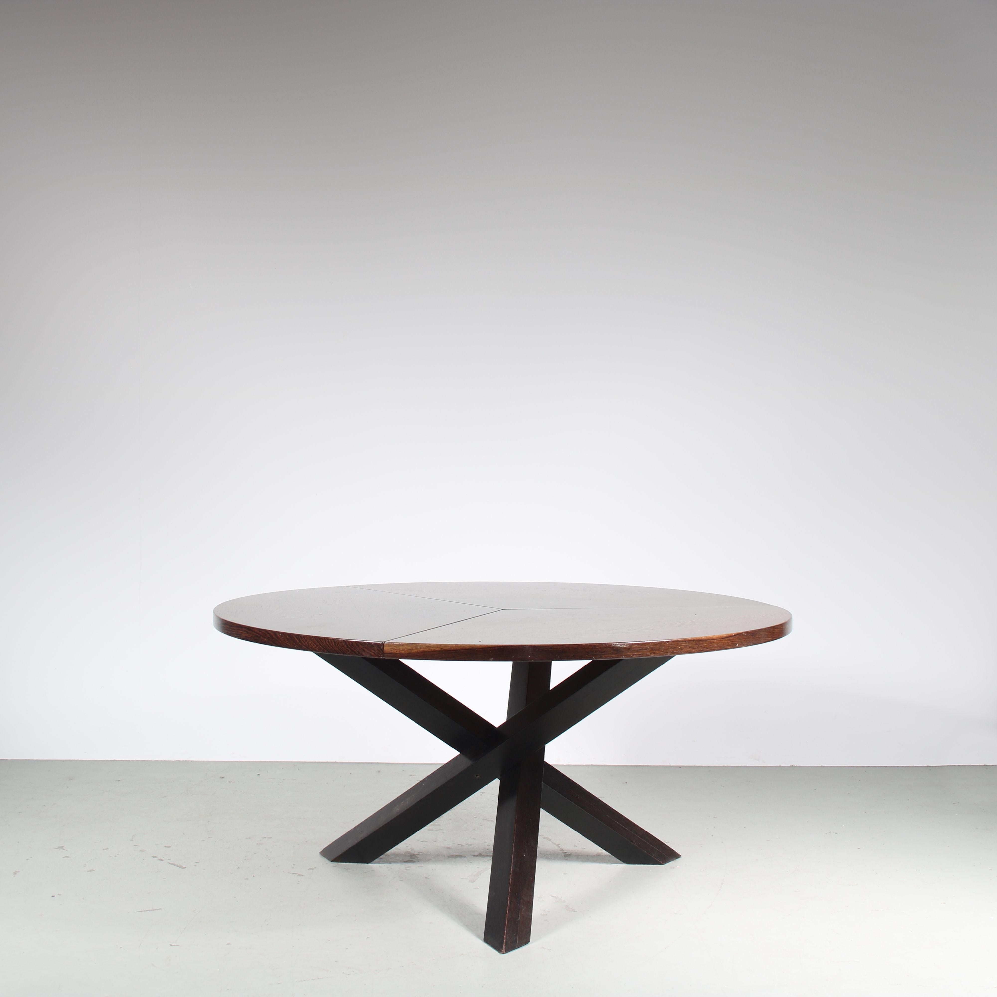 A large dining table designed by Gerard Geytenbeek, manufactured by AZS Meubelen in the Netherlands around 1960.

This beautiful modern piece is made of high quality wengé wood in a nice deep brown colour. The base, containing three legs that are