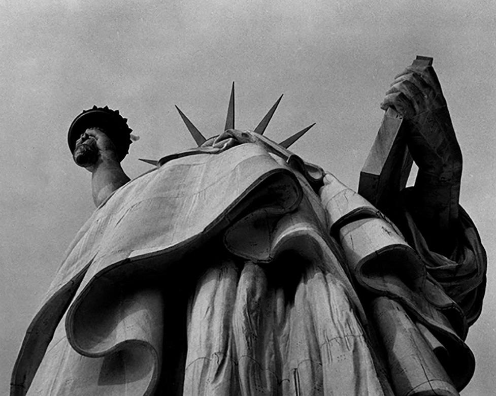Black and White Photograph di Gerard Giliberti - Libertà cieca