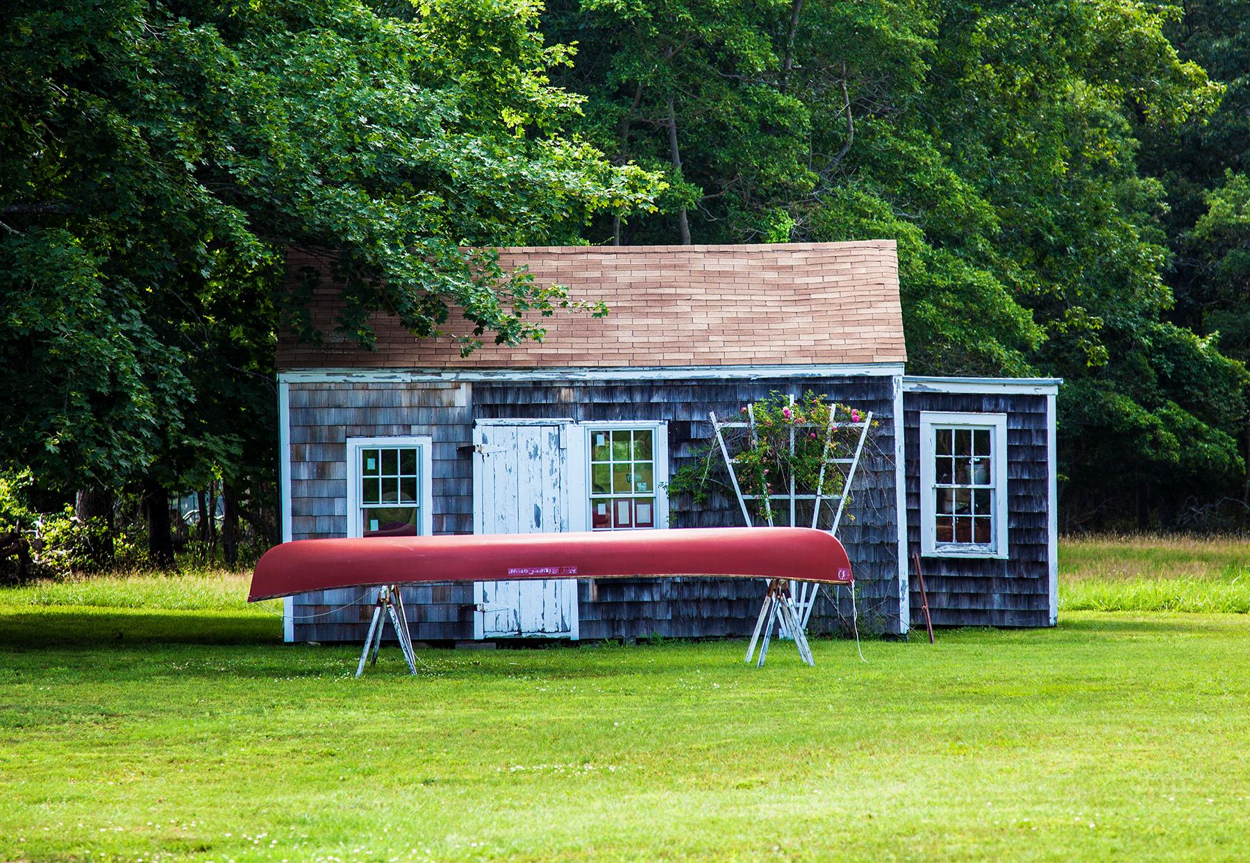 Color Photograph Gerard Giliberti - Maison de bateaux : Springs, East Hampton