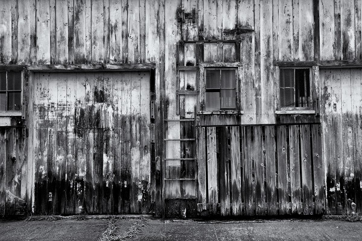 Gerard Giliberti Landscape Photograph - Old Barn Wall