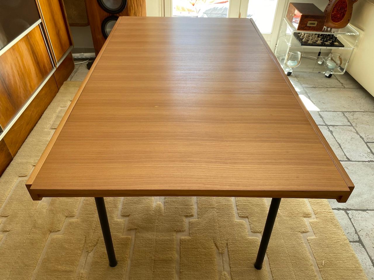 Gérard Guermonprez dining room table. Published by Magnani, 1960. In Good Condition For Sale In Saint Rémy de Provence, FR