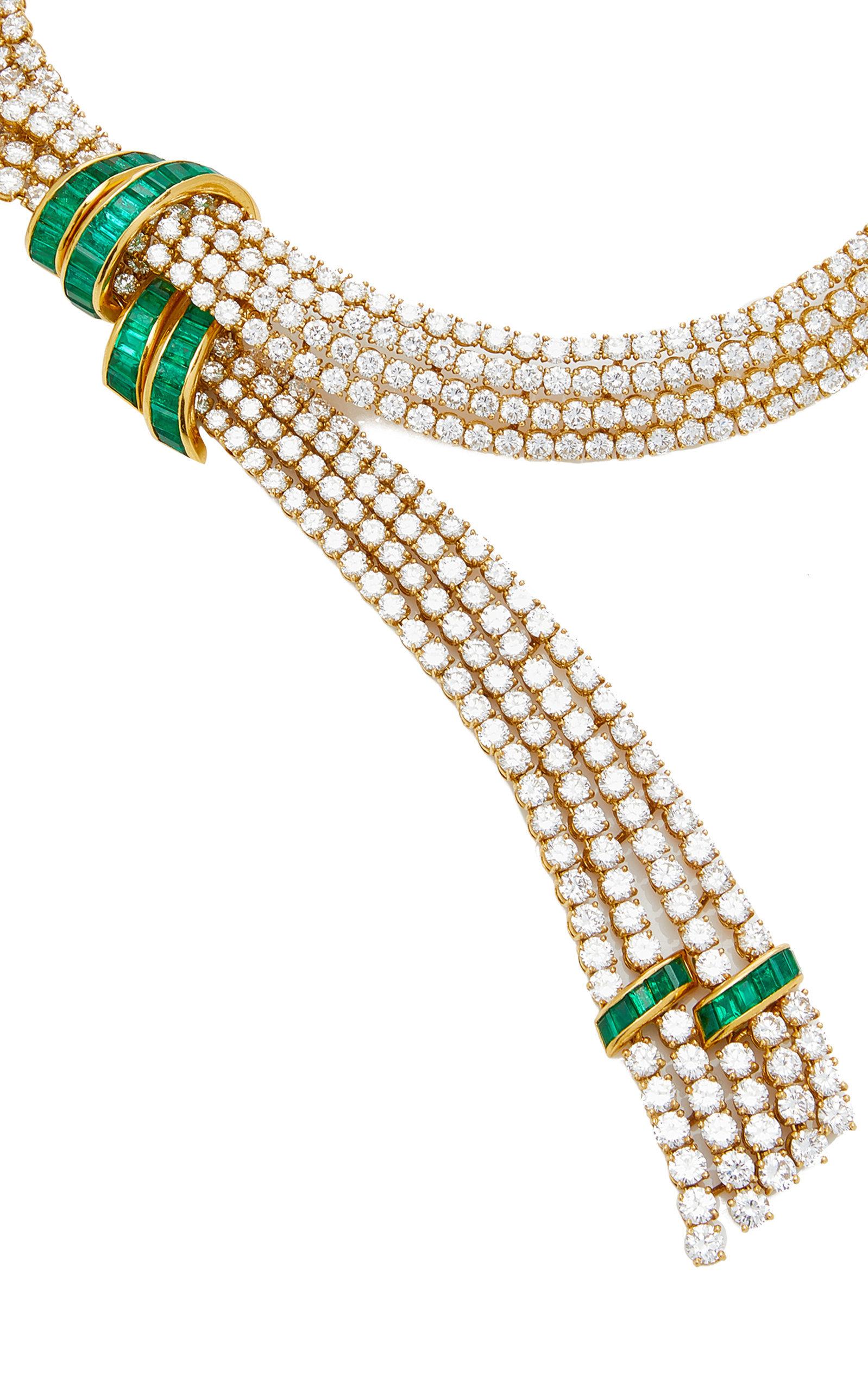 Un'importante parure di M. Gérard composta da orecchini, collana, bracciale e anello in oro giallo 18 carati con diamanti e smeraldi di qualità. Realizzato a Parigi (Francia) nel 1975 circa.  