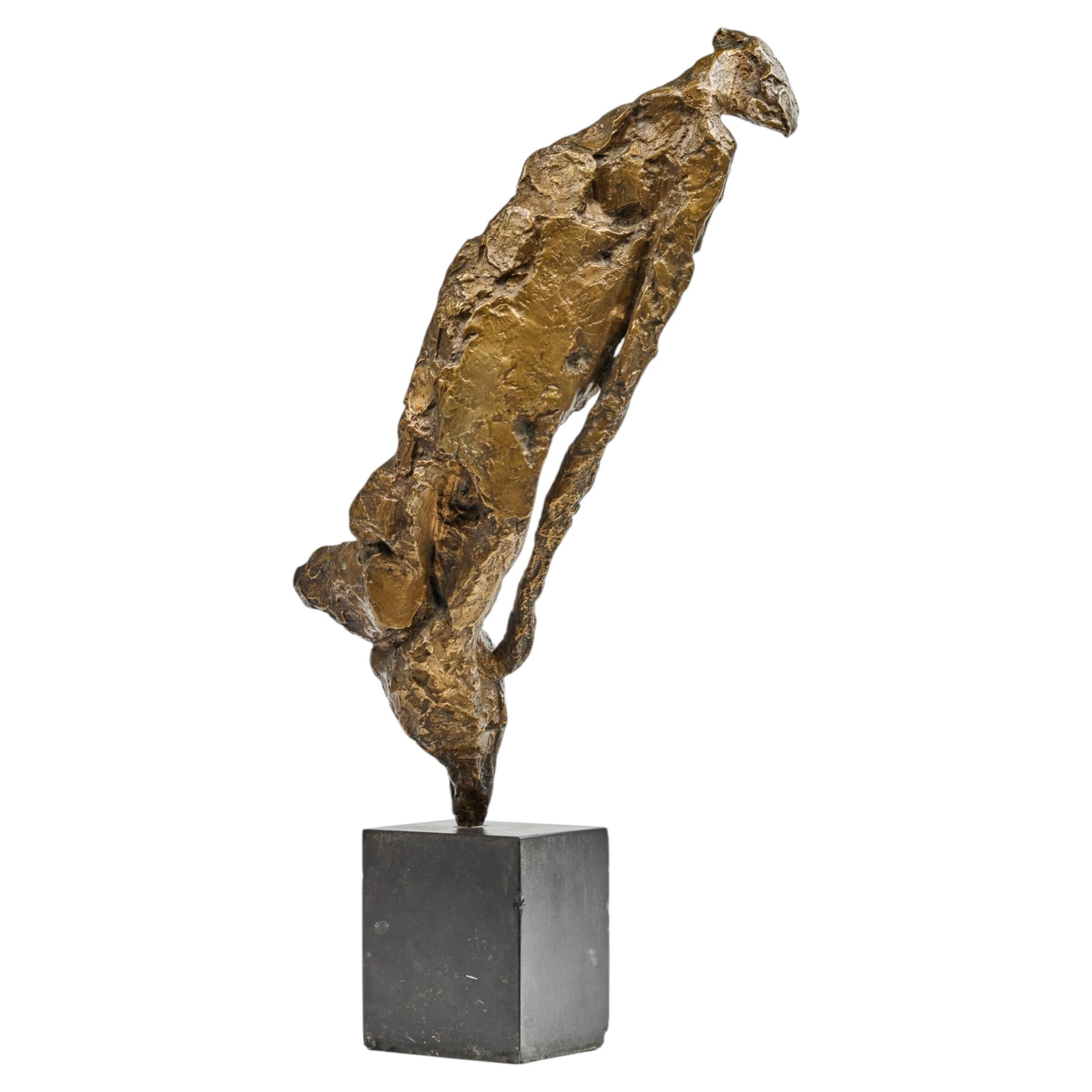 Gérard Koch, "Personnage Penché" Figure en bronze sur socle en ardoise, 1/4