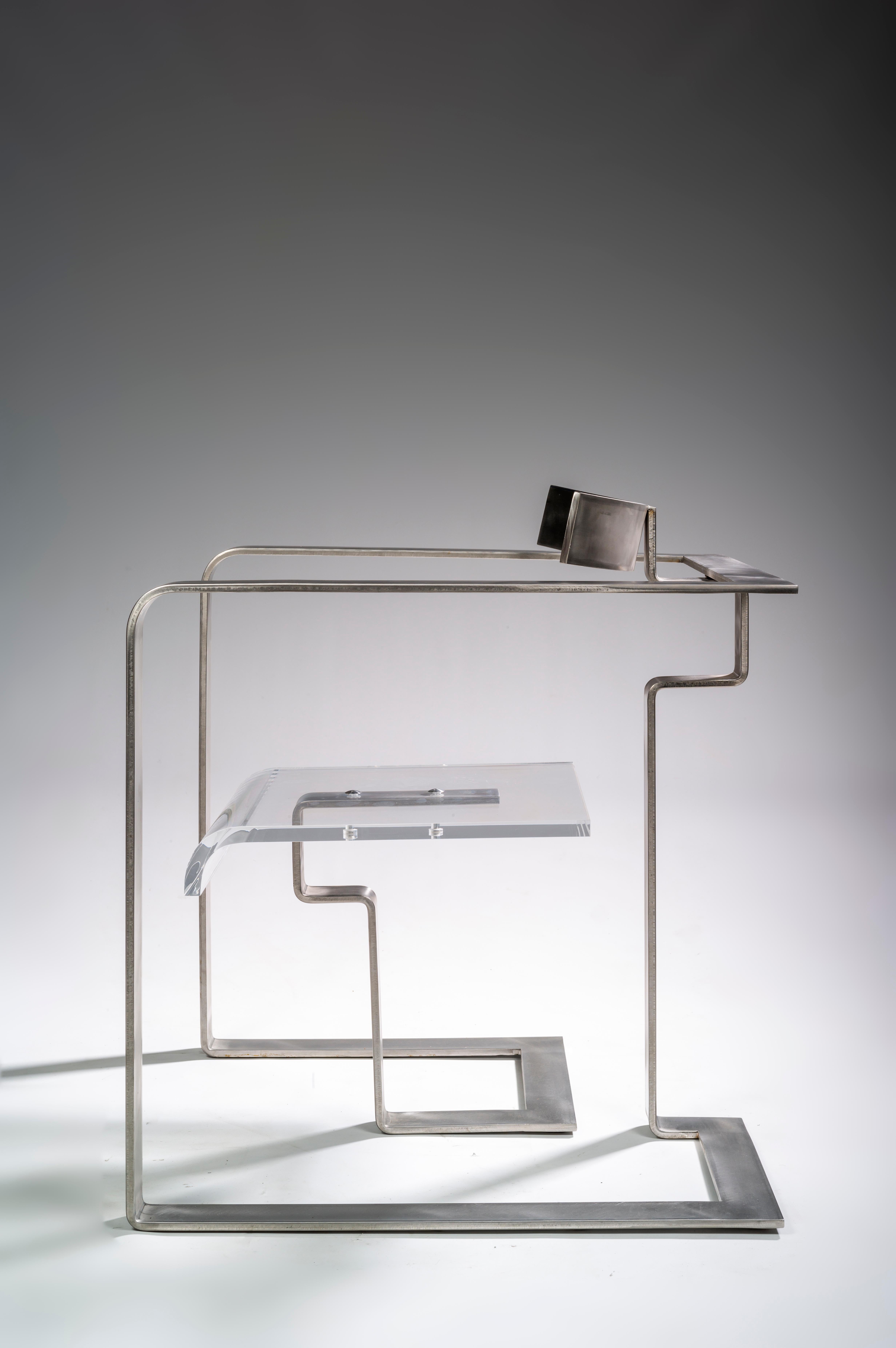 Gérard Lardeur, 1931-2002

Armchair, date of creation 1974, edition 2019.

Stainless steel and plexiglass.
Measures: Height 80 cm, width 70 cm, depth 70 cm.

Model made by the artist to six copies in 1974.
Edition 2019 limited to 20 numbered