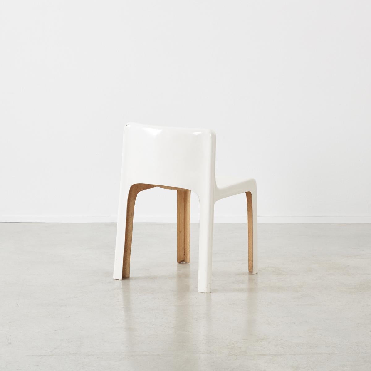 Gerard Le Fe Fibreglass Chair for Prisunic Editions, France, circa 1970 In Good Condition For Sale In London, GB