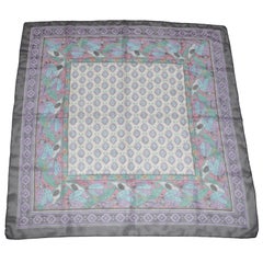 Sciarpa in chiffon di seta con bordi floreali Gerard L.Y. of Paris Deep Navy e Lavender