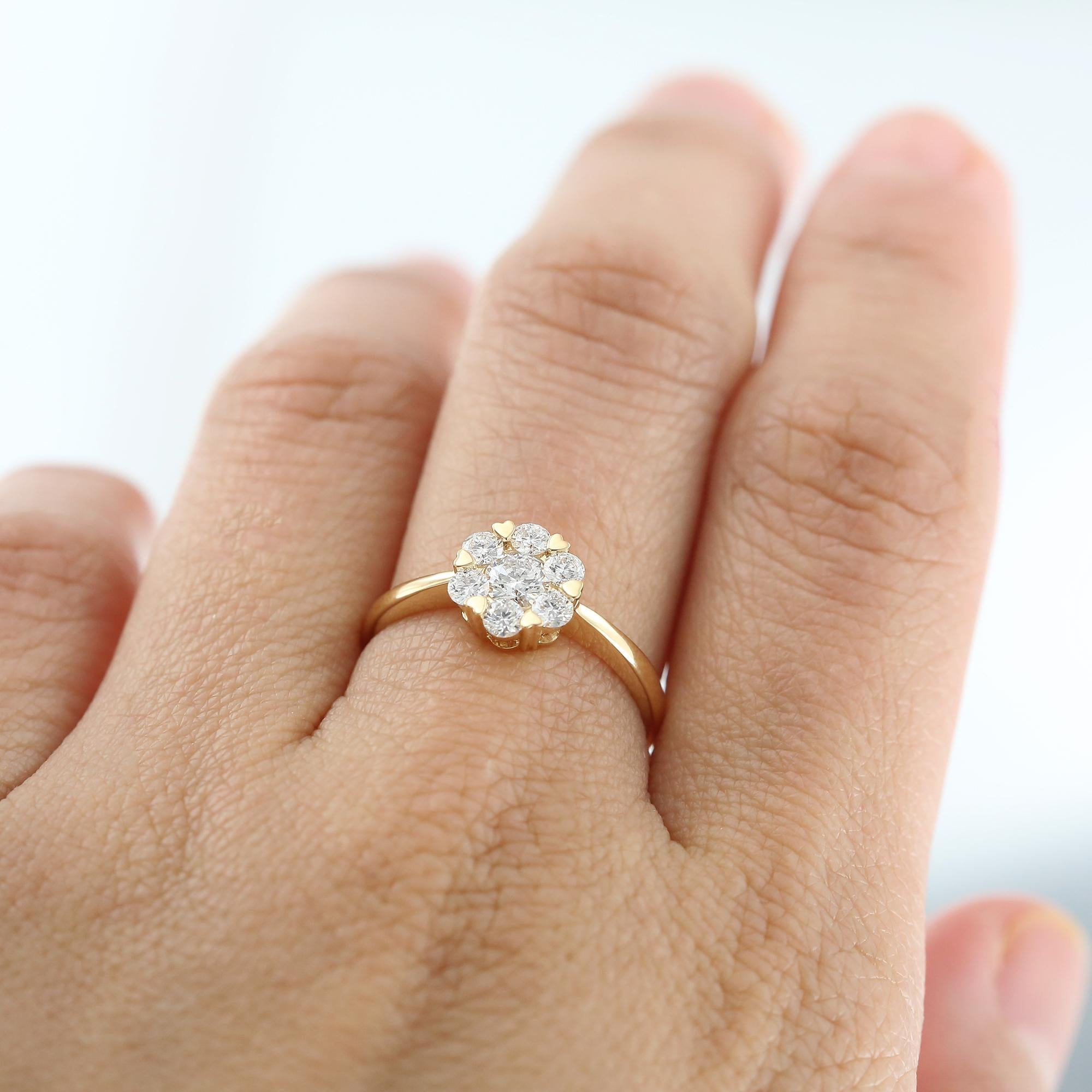 Der Diamantschmuck Bloom mit seinen zarten herzförmigen Akzenten ist ein schönes Symbol für Liebe und Freundschaft.

Bloom-Schmuckstücke sind so konzipiert, dass die Diamanten im Brillantschliff in jedem Stück ein maximales Funkeln entfalten. Das