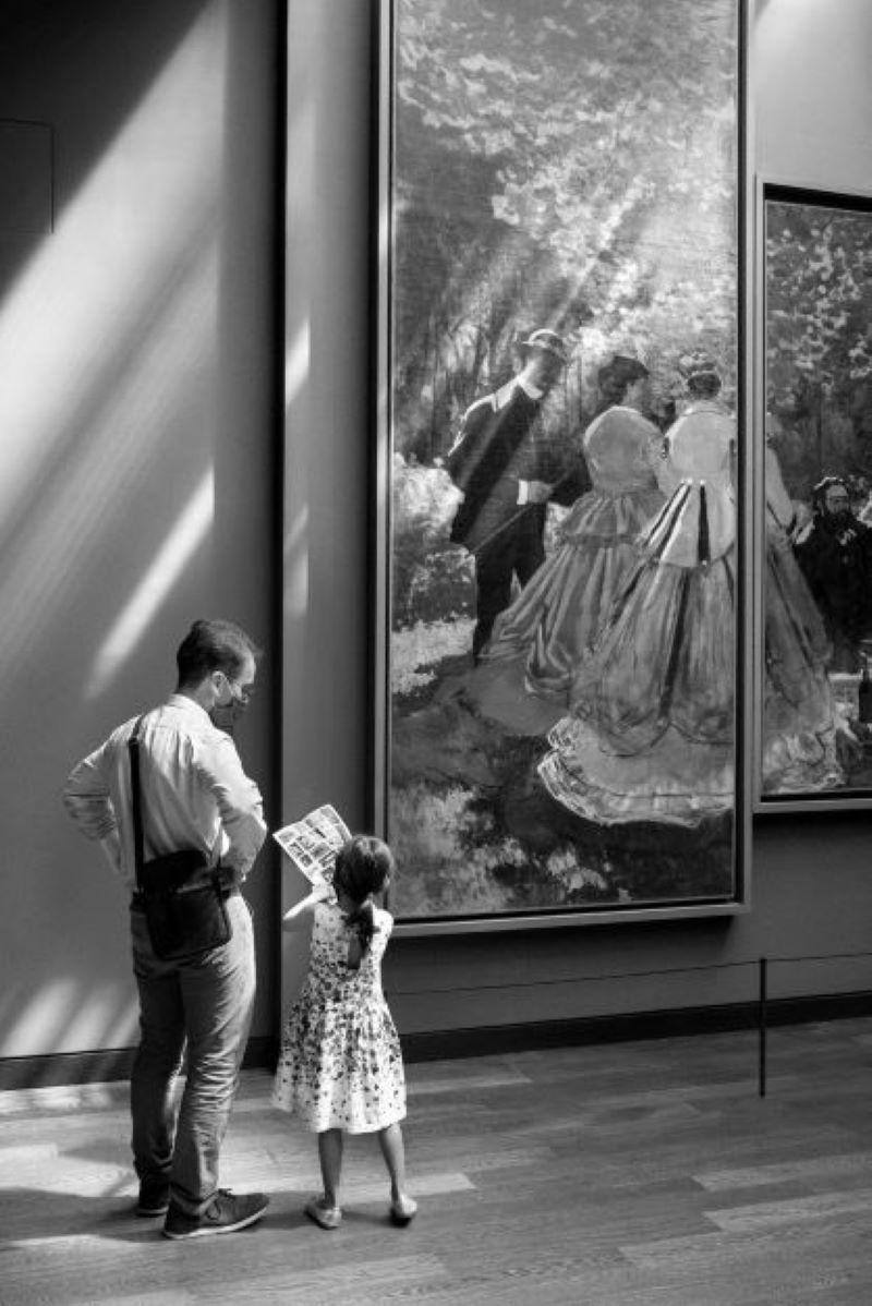 Gérard Uféras Still-Life Photograph - A day in the museum - father and daughter looking at art, two woman with dress 