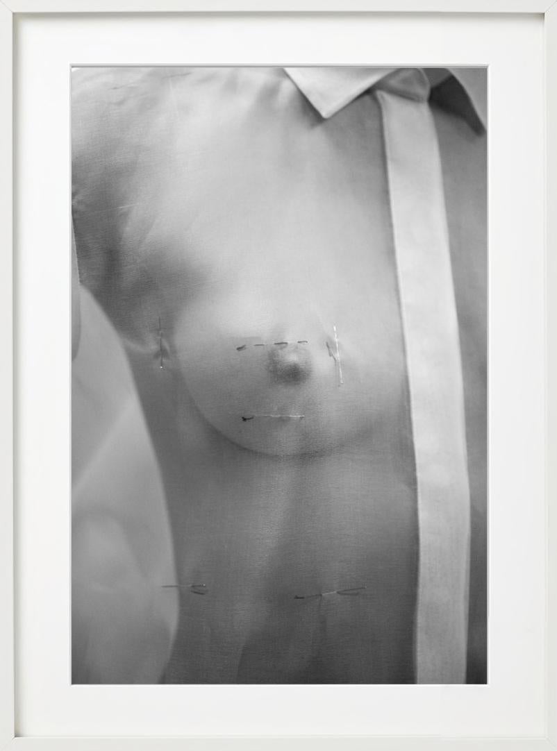 Christian Dior Haute Couture, 30th Avenue Montaigne – Kunstfotografie, 2000 im Angebot 4