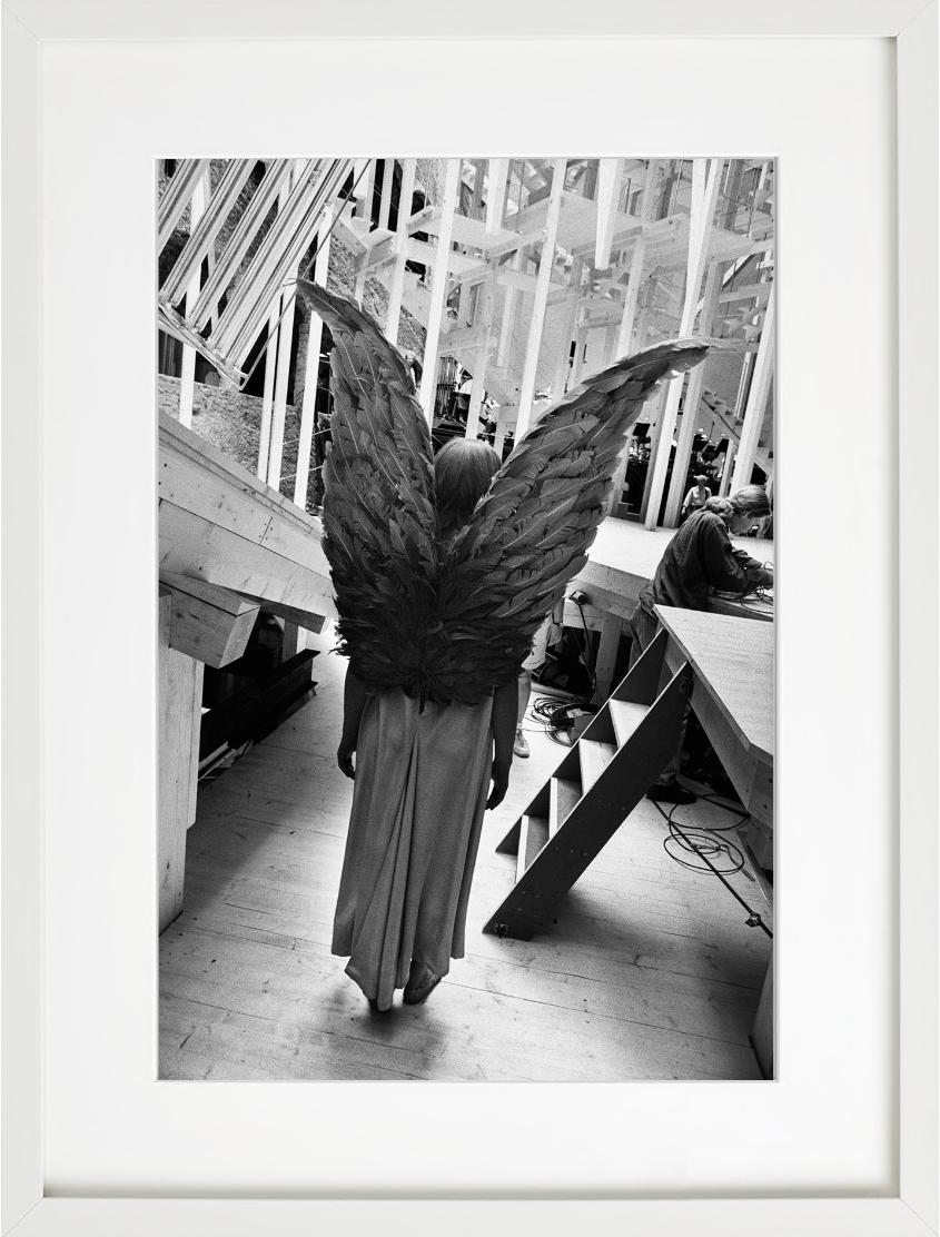 L'ange de Messiaen , Salzburger Festspiele, ange du dos - Contemporain Photograph par Gérard Uféras