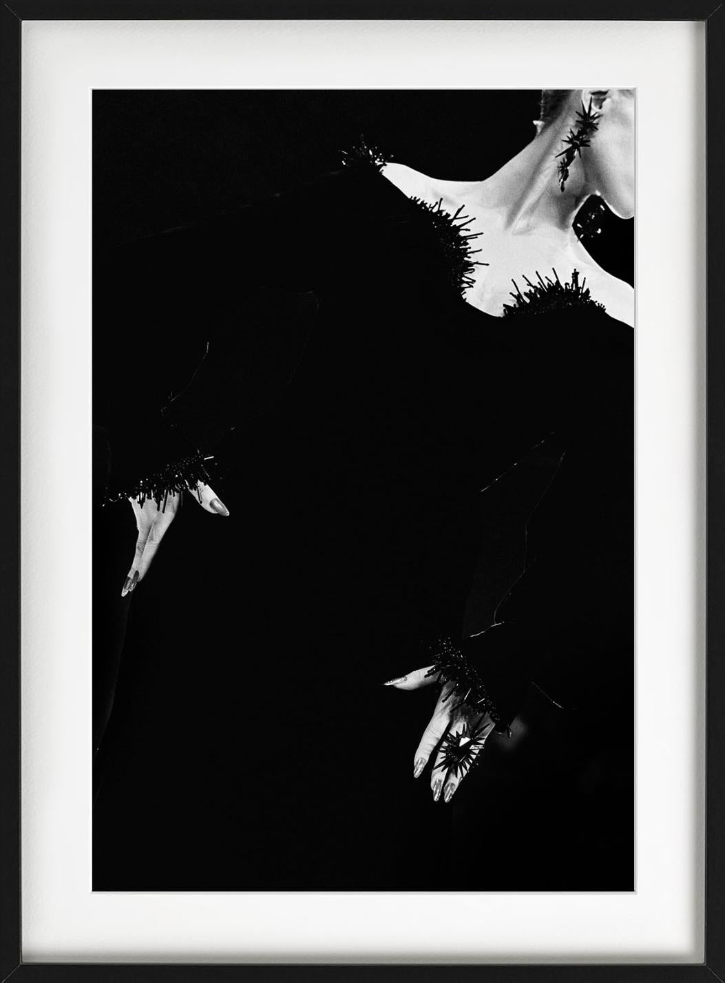 Thierry Mugler, Haute Couture, Automne-Hiver - Fine Art Photography, 1999 - Black Black and White Photograph by Gérard Uféras