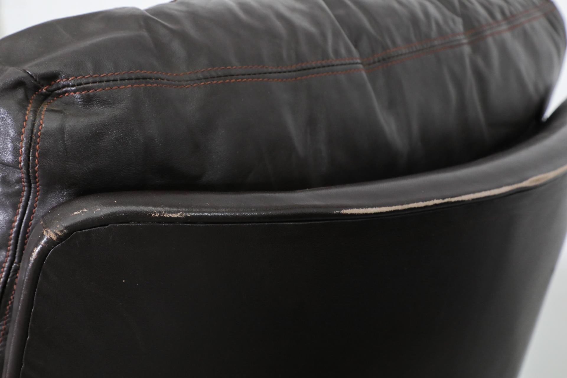 Gerard van den Berg (attr) Espresso Leder Drehsessel mit Eichenholzfüßen im Angebot 7