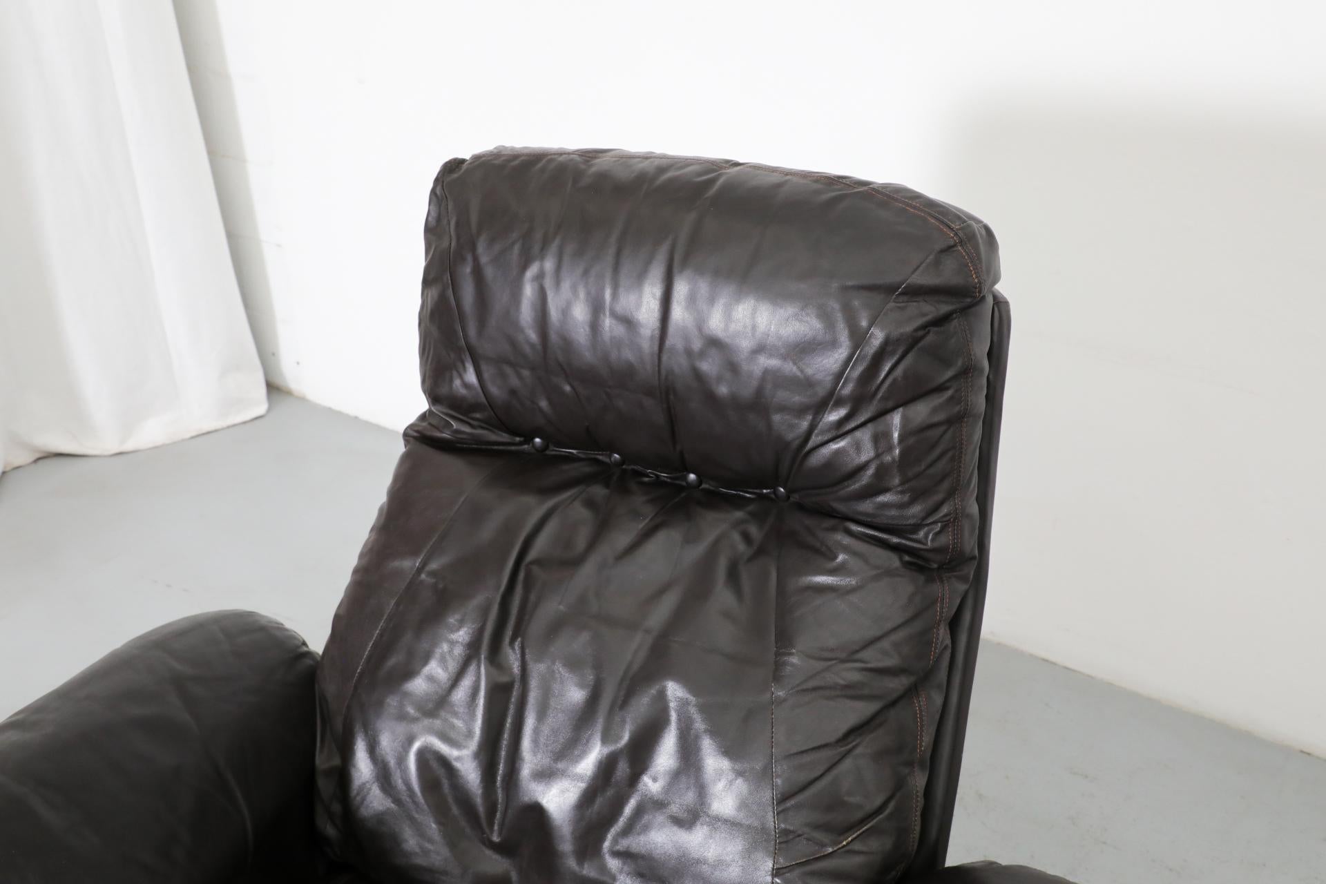 Gerard Van Den Berg Attributed Chaise longue pivotante en cuir Espresso en vente 2