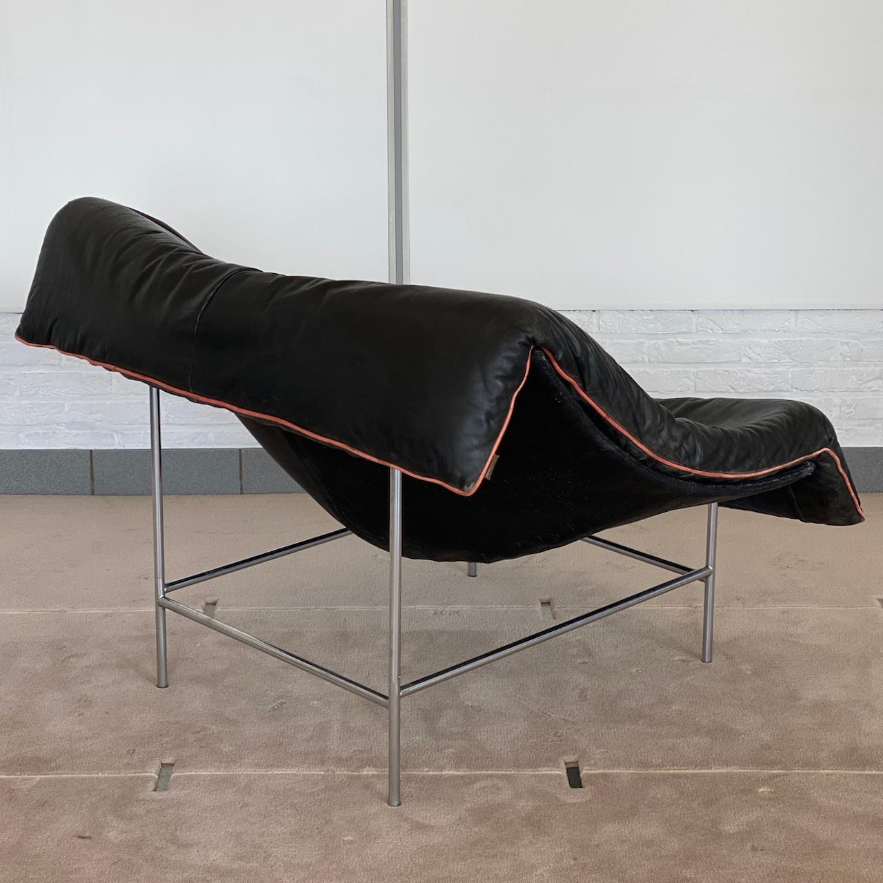 Gerard van den Berg is a dutch designer who designed some of the epic European design from the 1980's.
He was together with his brother co-owner of the Montis manufacturing company.
Gerard Van Den Berg designed this iconic Butterly chair in 1980.
He