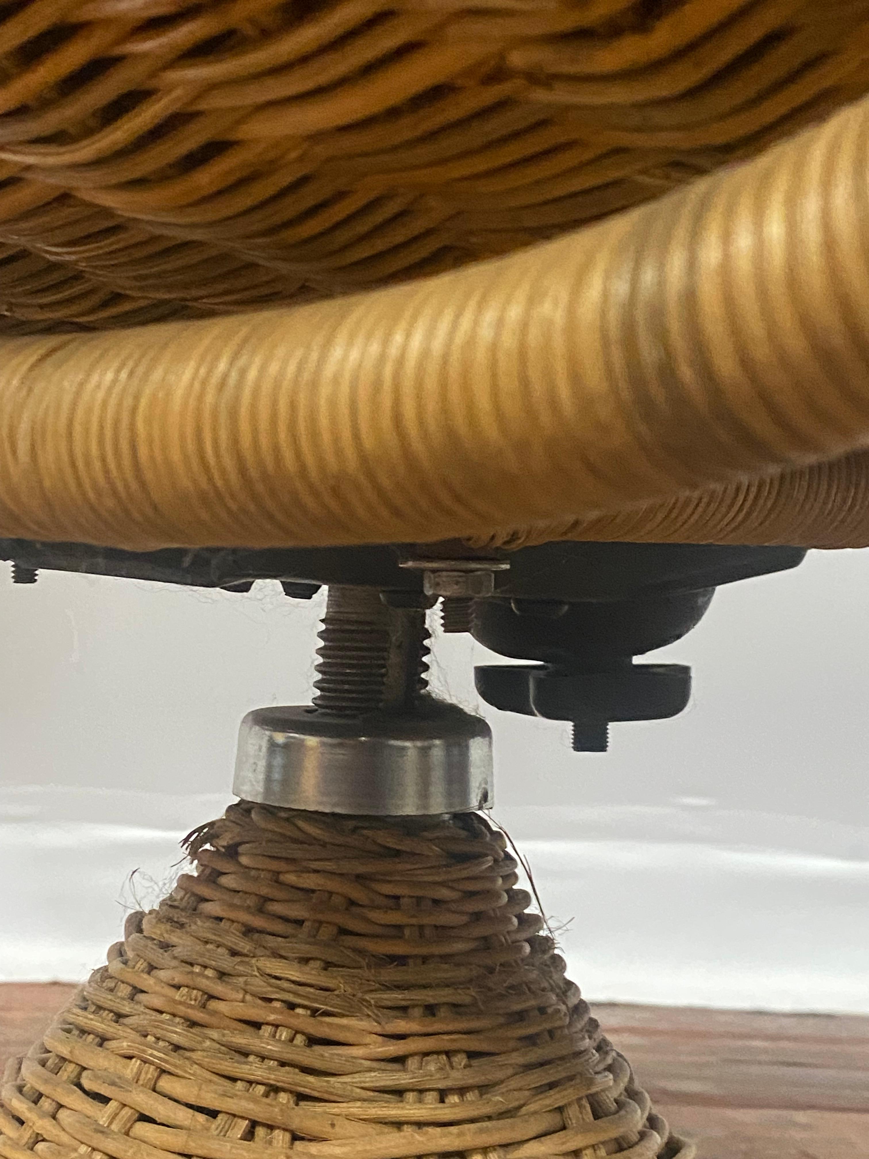 Gerard Van Den Berg pour la chaise longue pivotante en osier de Montis en vente 5