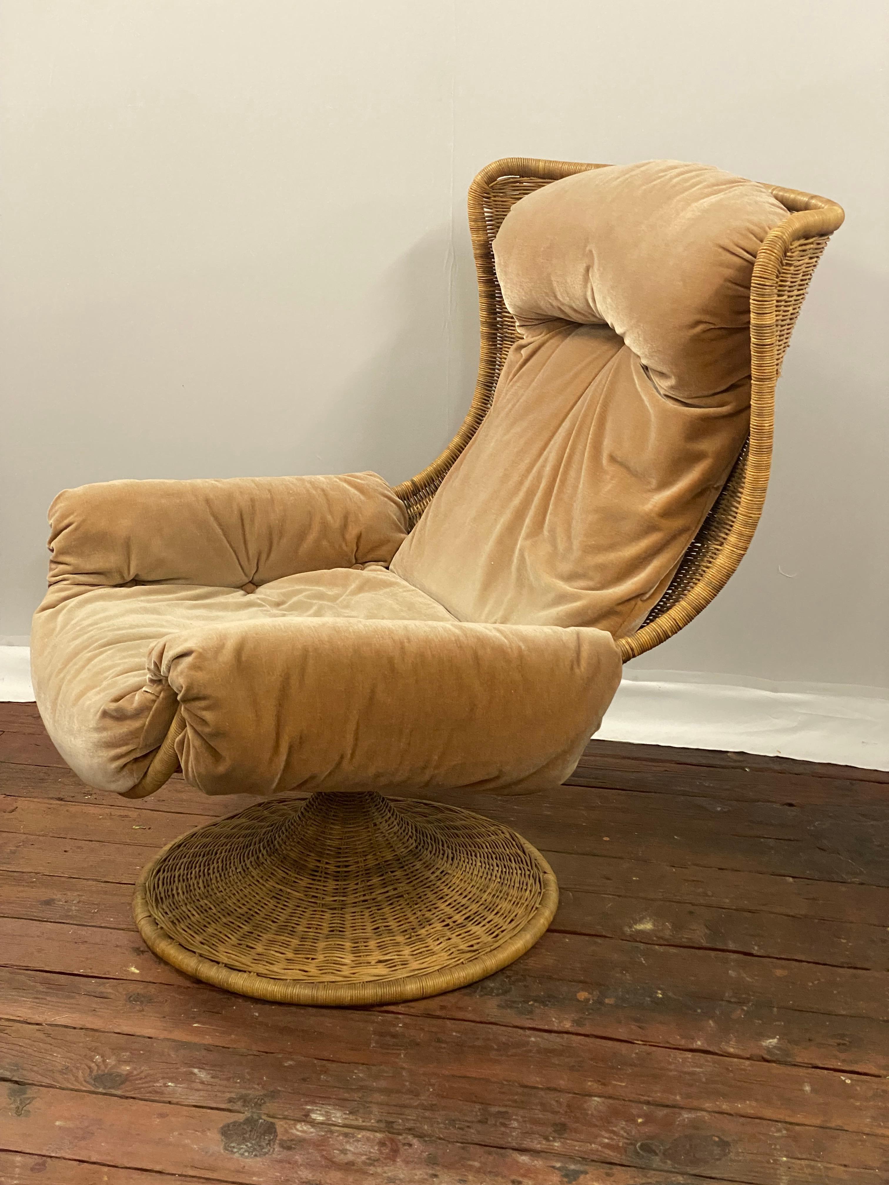 20ième siècle Gerard Van Den Berg pour la chaise longue pivotante en osier de Montis en vente