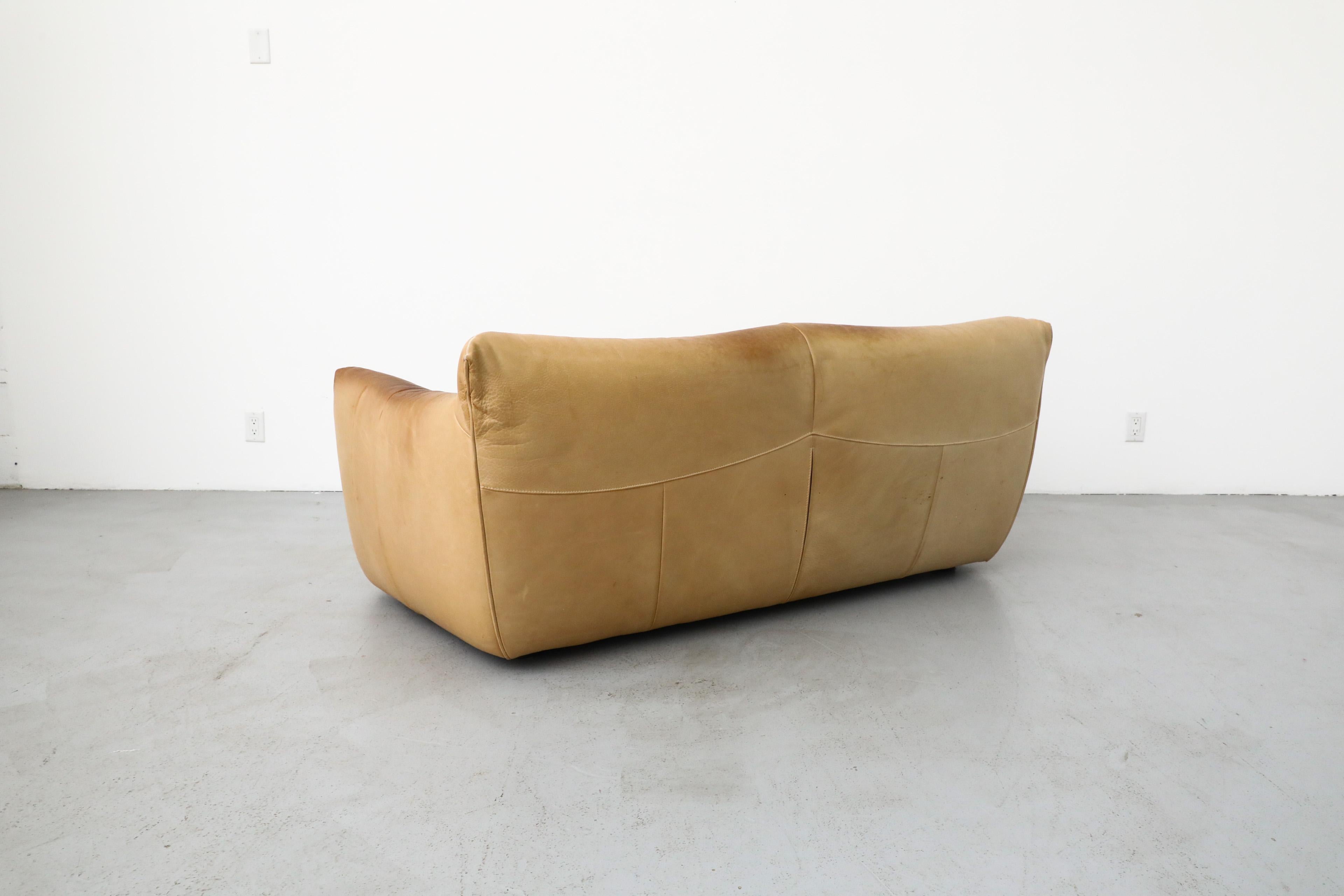 Gerard van den Berg „Havanna“ Leder Loveseat aus Leder im Stil von Mario Bellini im Zustand „Gut“ in Los Angeles, CA