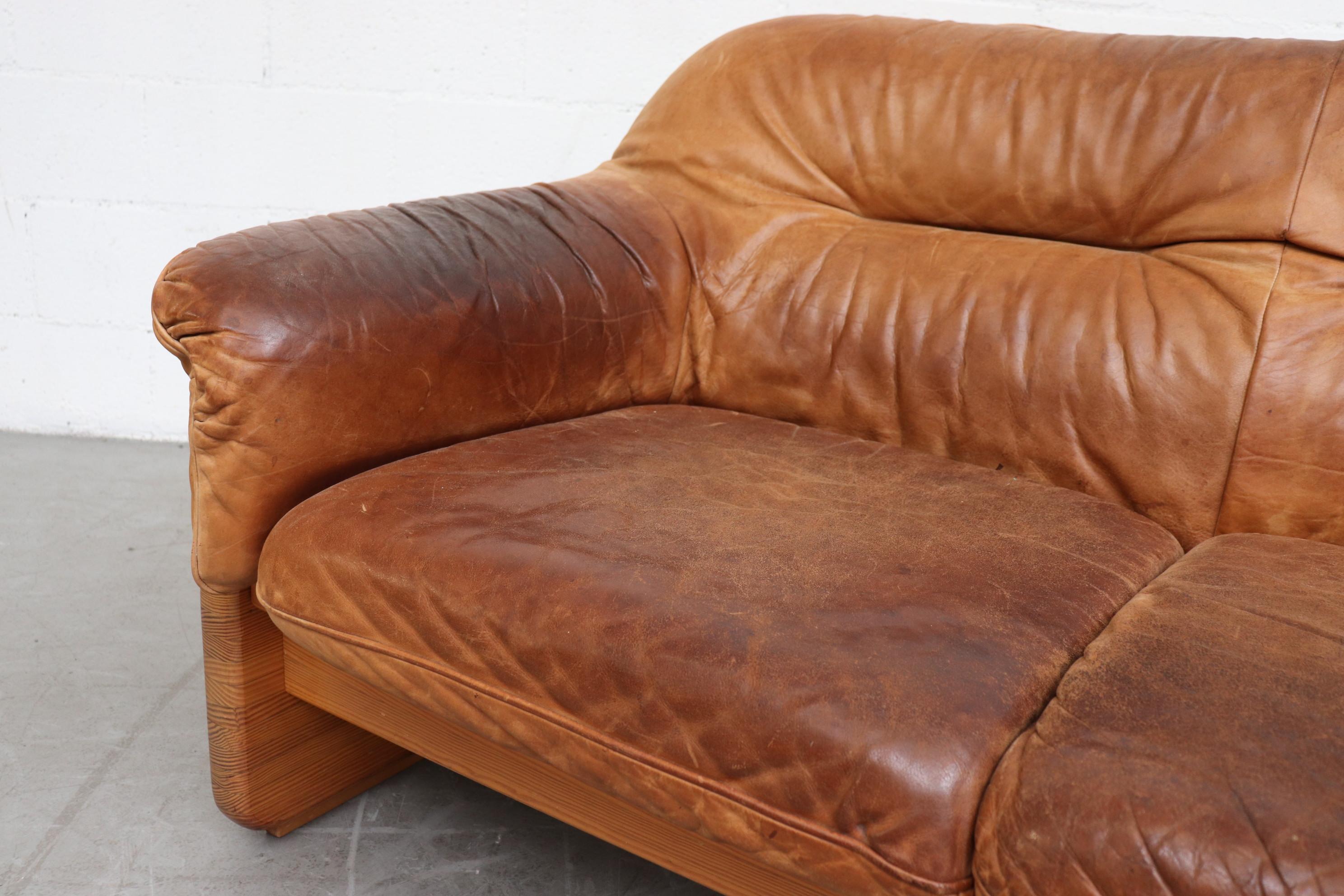 Gerard van den Berg Inspired Pine and Leather 3-Seat Sofa im Zustand „Gut“ in Los Angeles, CA