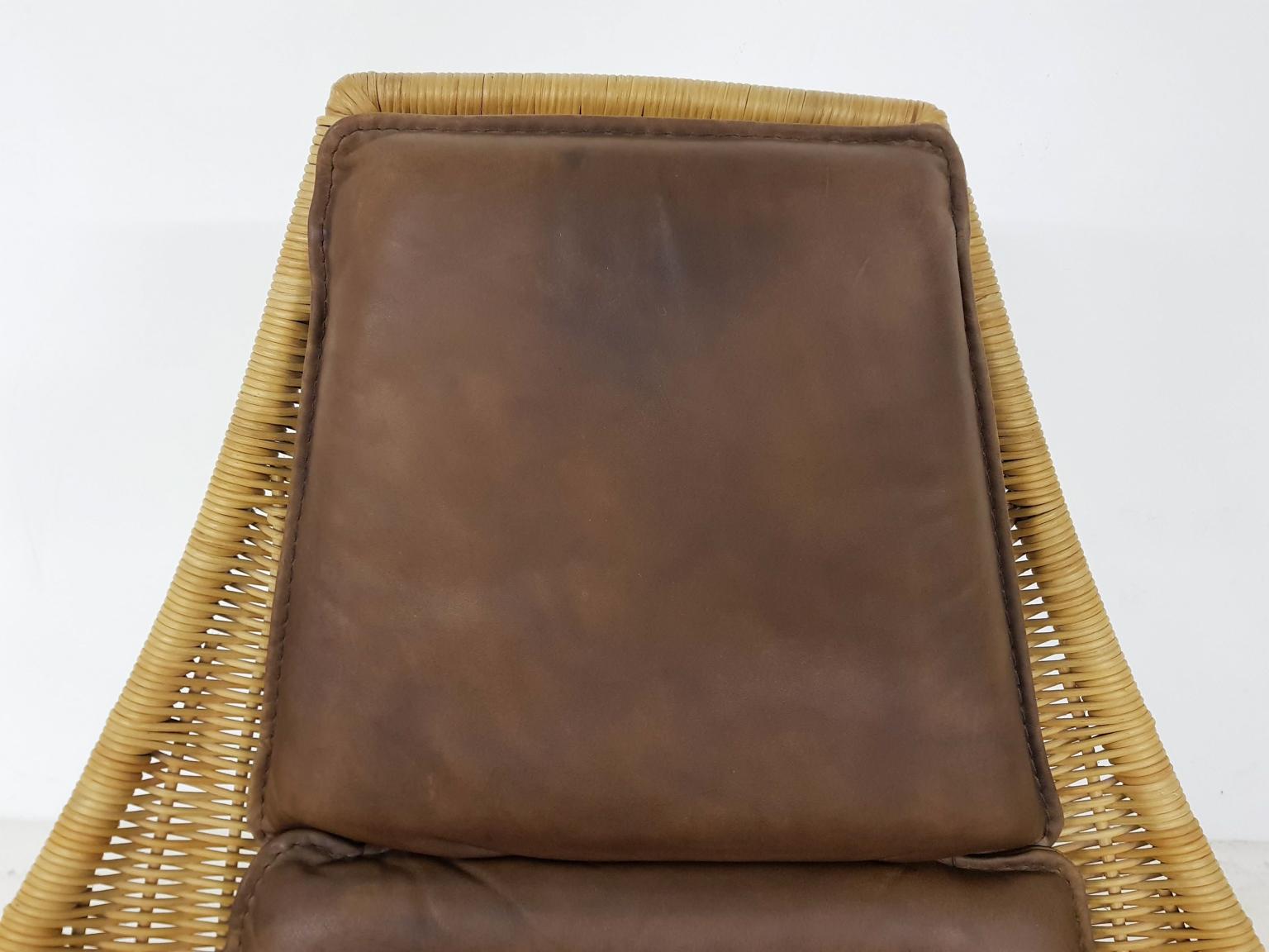 Gerard Van Den Berg Leather and Rattan Swivel Lounge Chair for Montis, Dutch 1