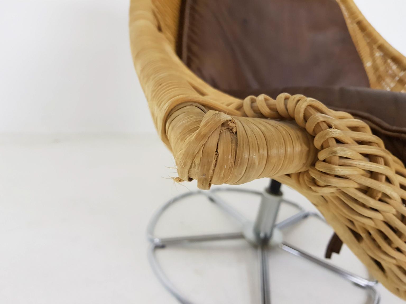 Gerard Van Den Berg Leather and Rattan Swivel Lounge Chair for Montis, Dutch 2