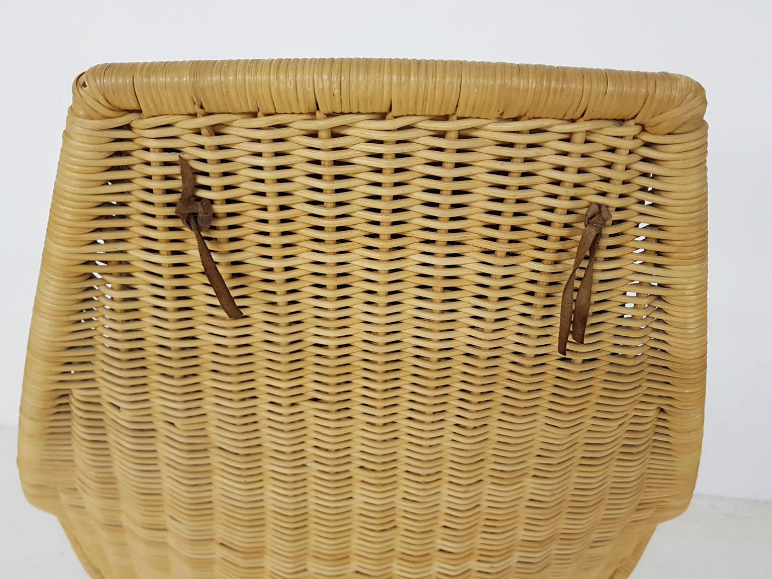 Gerard Van Den Berg Leather and Rattan Swivel Lounge Chair for Montis, Dutch 3