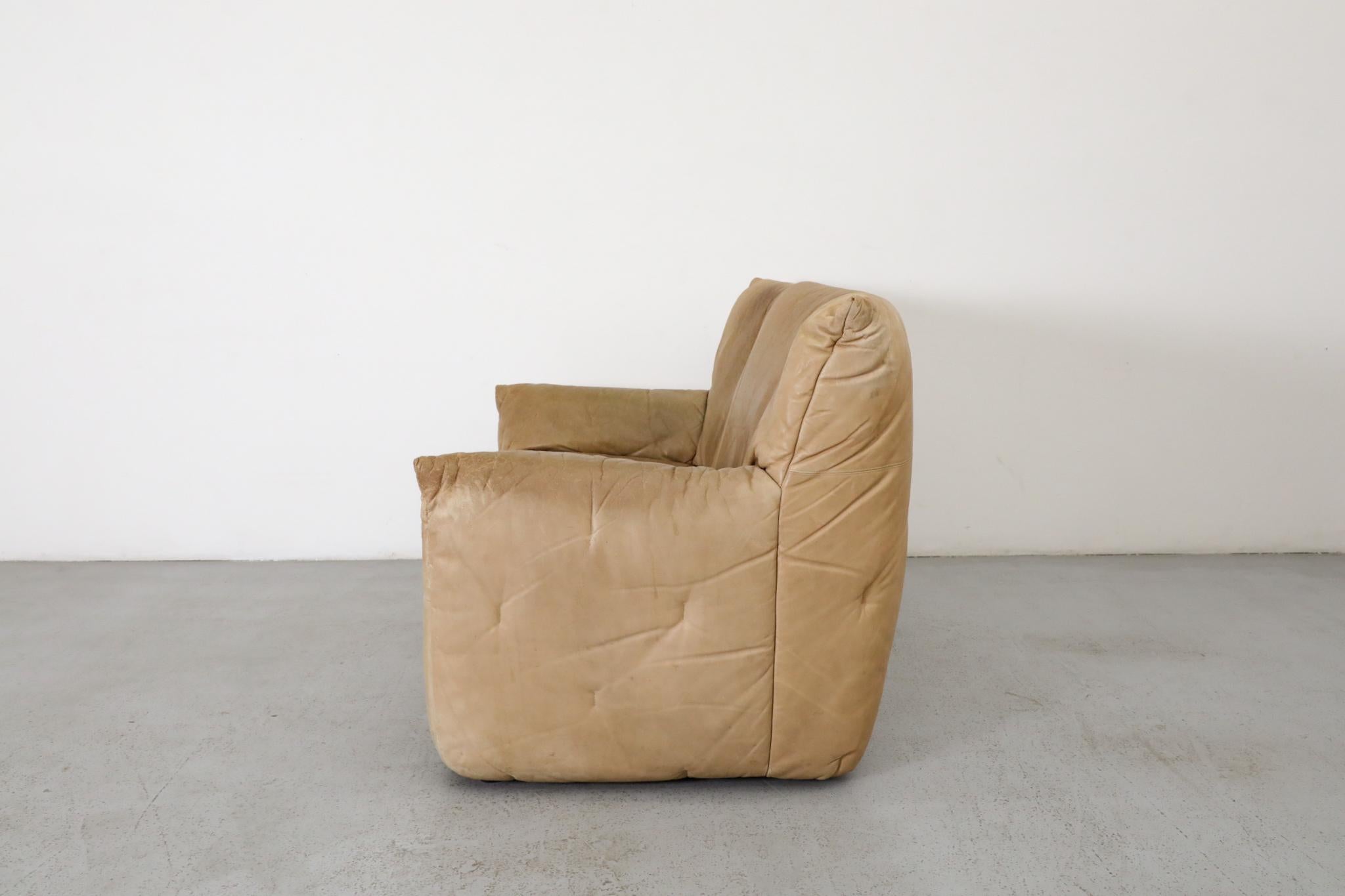 Gerard van den Berg Natural Leather High Back Loveseat with Tufting In Good Condition For Sale In Los Angeles, CA