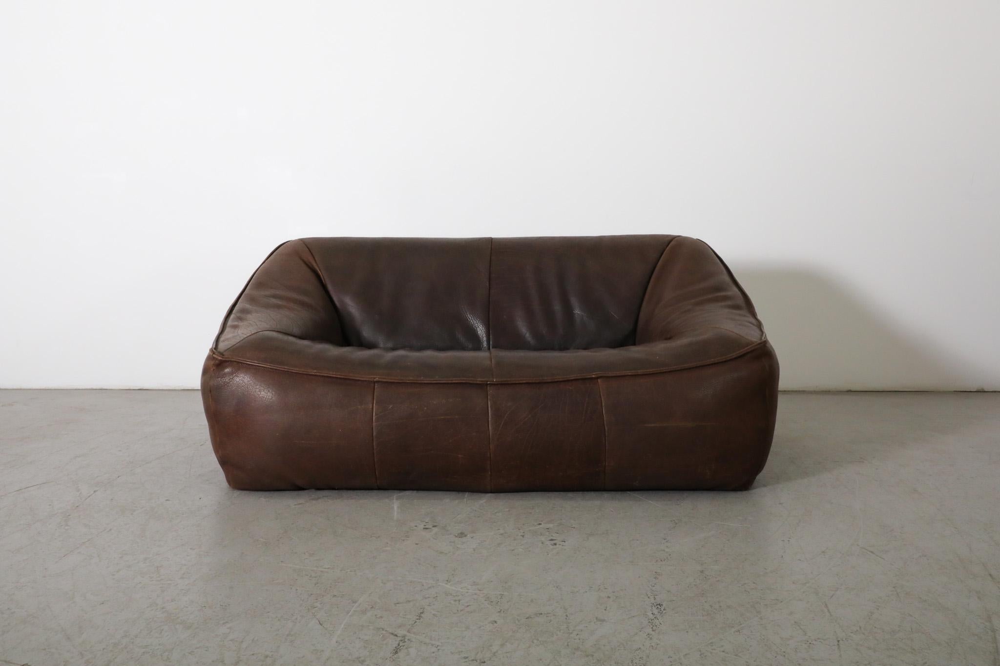 Mid-Century 'Ringo' loveseat designed by Gerard Van Den Berg for Montis. Soft form sofa with thick, luxurious leather. manufactured by Montis and designed by the company's co-founder Gerard van den Berg. A visually elegant and timeless piece of